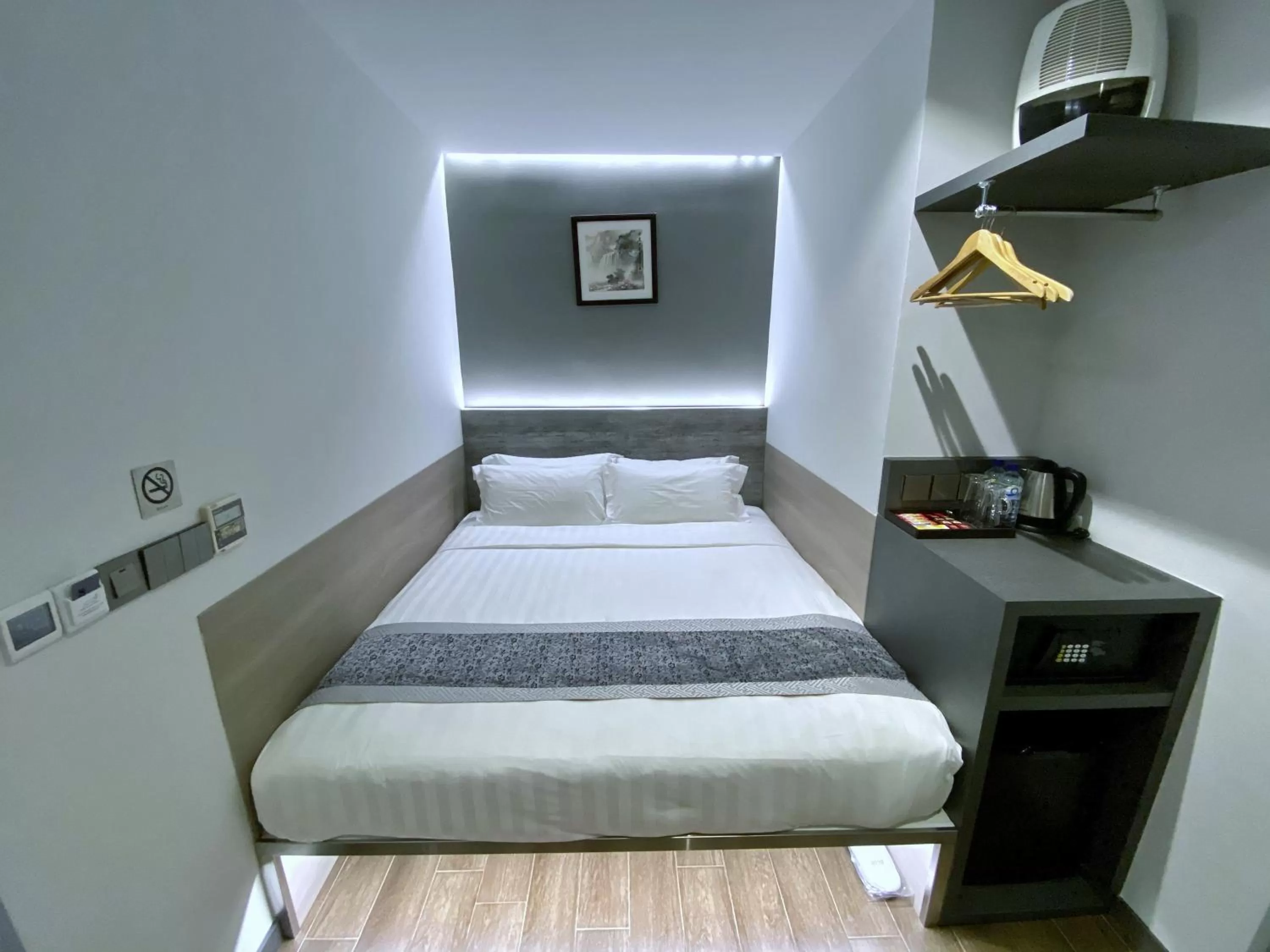 Bed in Bliss Hotel Singapore