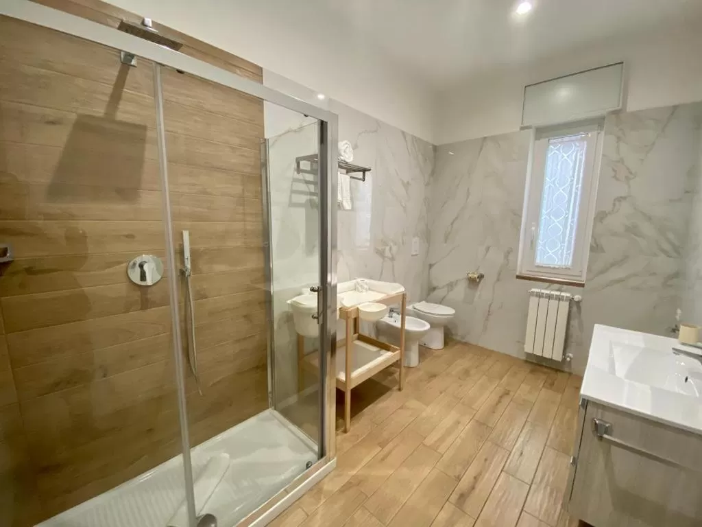 Shower in Villa Manto Bed and Breakfast - Torre Annunziata Pompei