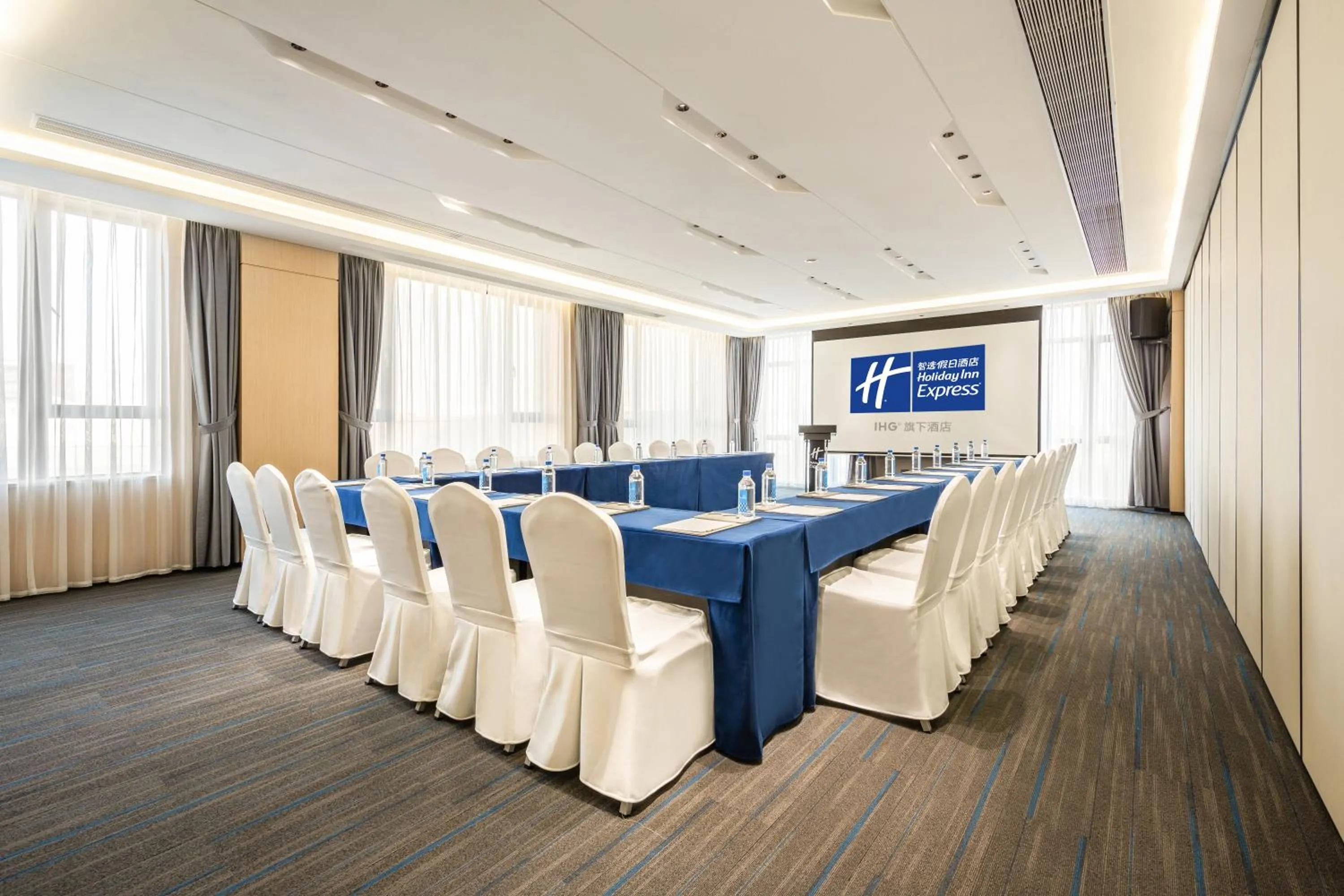 Meeting/conference room in Holiday Inn Express Jinjiang Anhai by IHG
