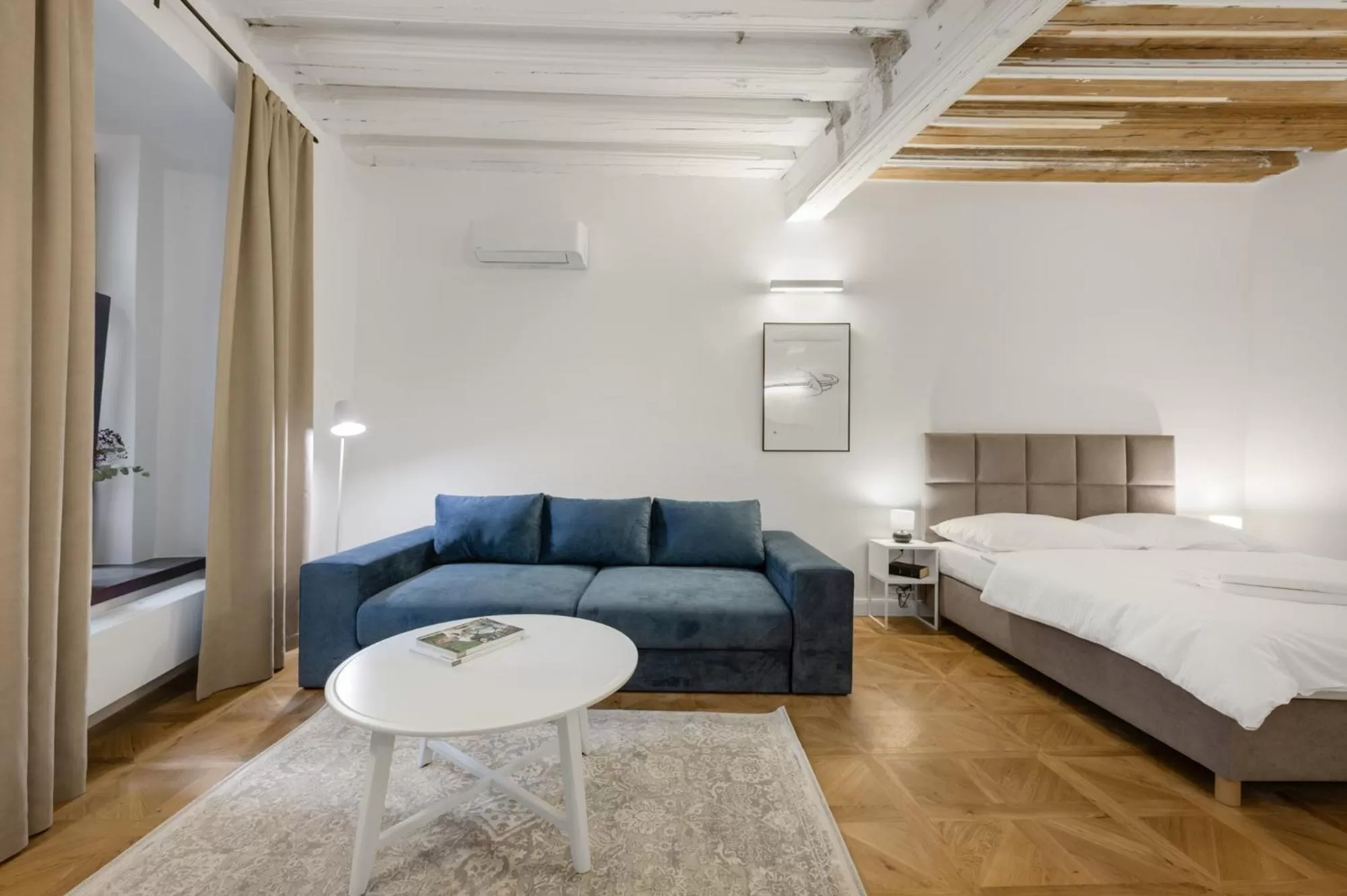 Living room, Bed in Palace Apartments