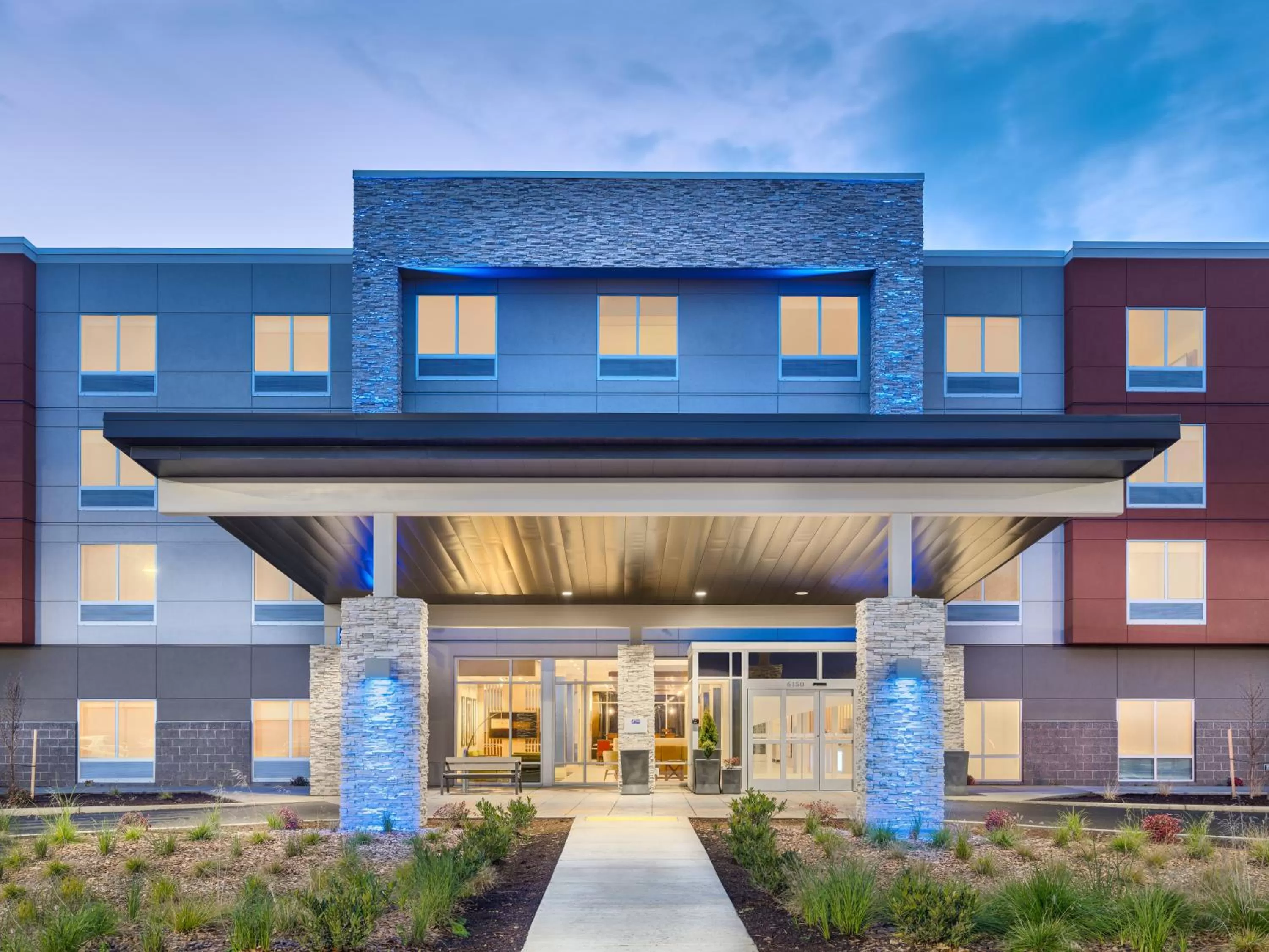 Property building in Holiday Inn Express & Suites Salem North - Keizer by IHG