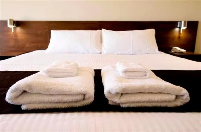 Decorative detail, Bed in Mercure Bunbury Sanctuary Golf Resort