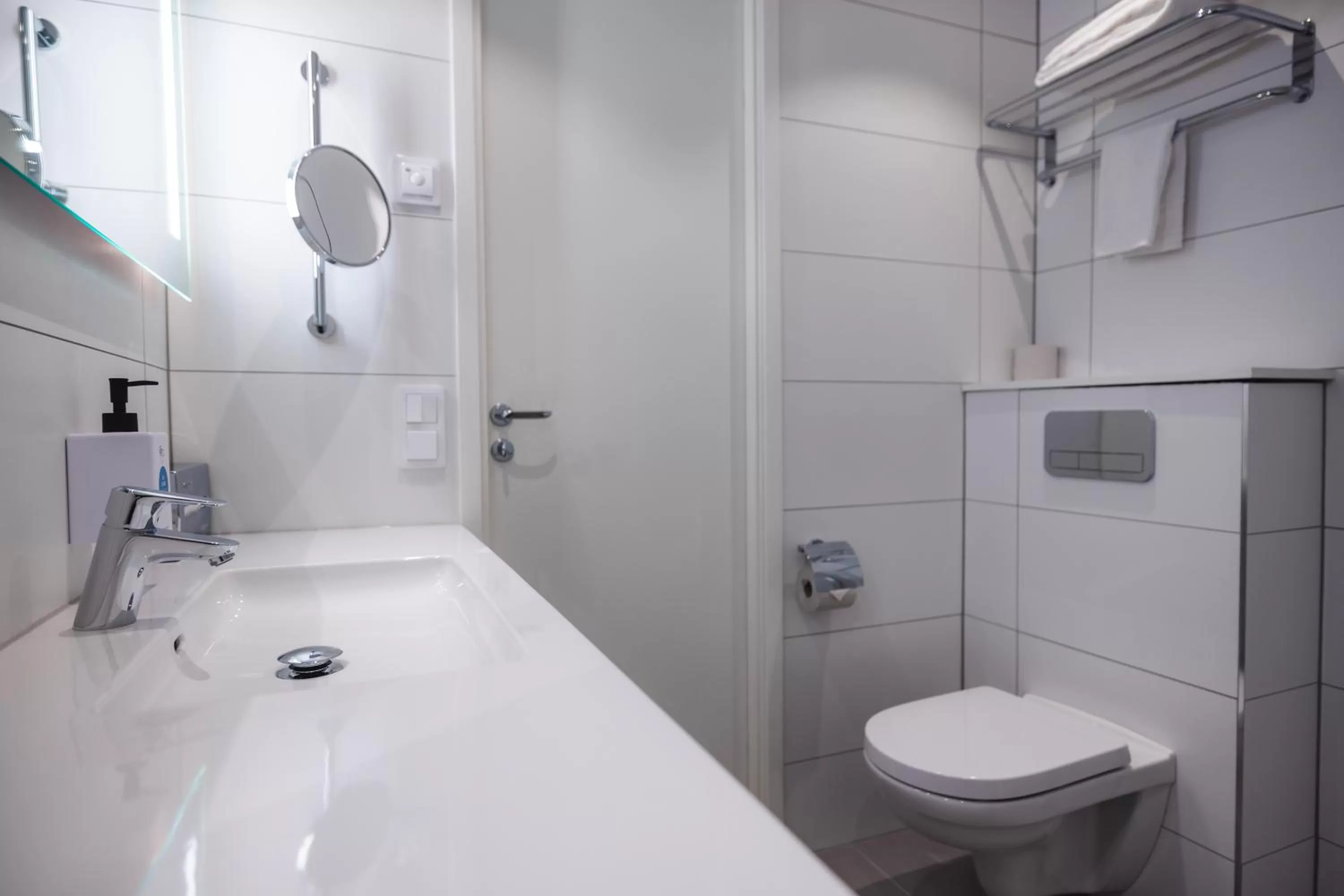 Shower in Quality Hotel Royal Corner