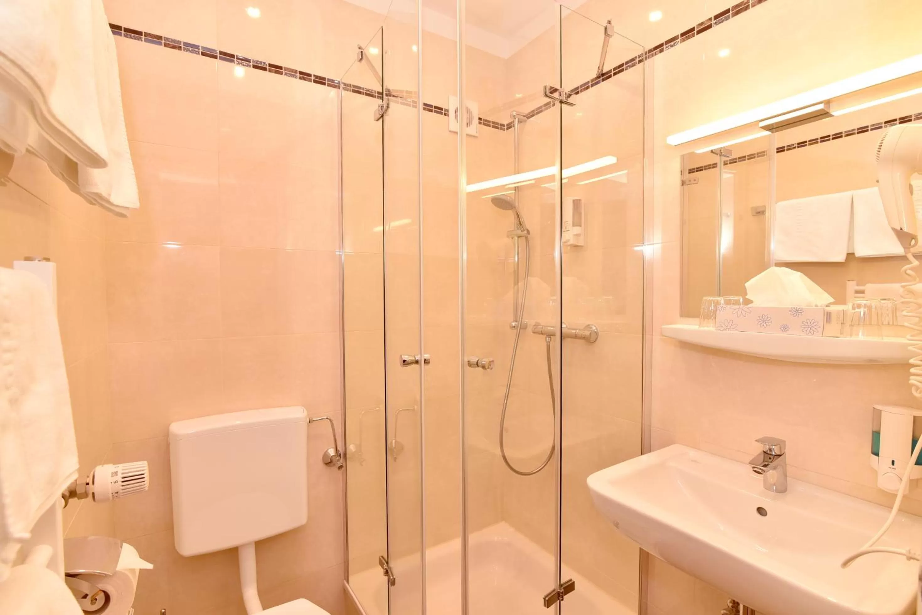 Bathroom in Hotel Römerhof