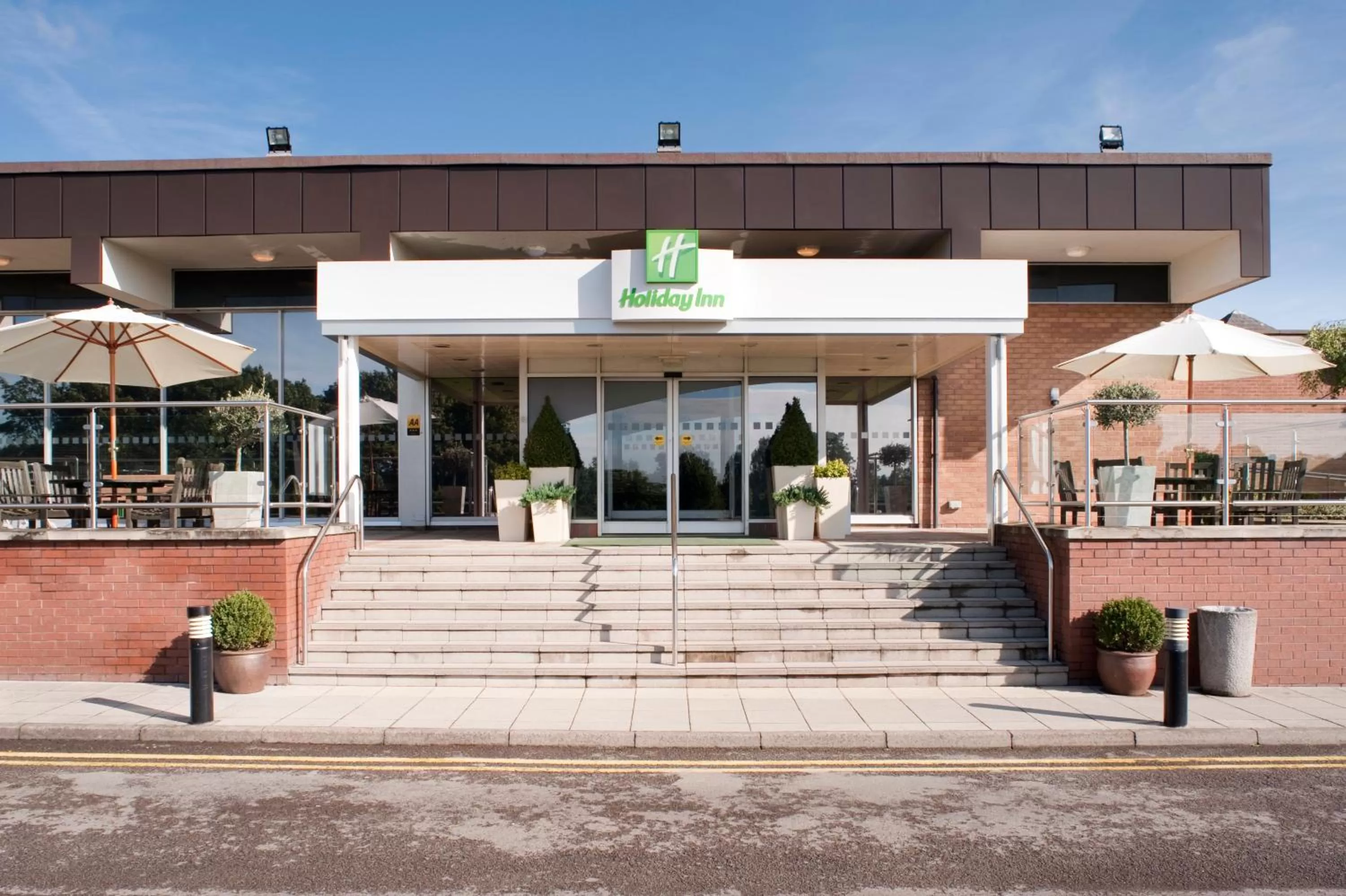 Facade/entrance in Holiday Inn Rugby-Northampton M1 Jct18 by IHG