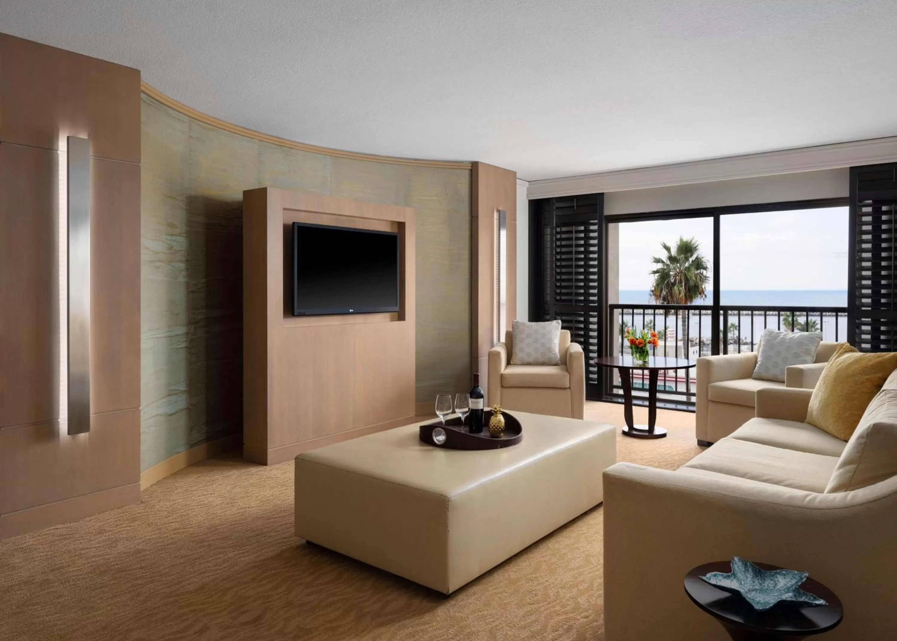 Photo of the whole room in Sonesta Redondo Beach and Marina