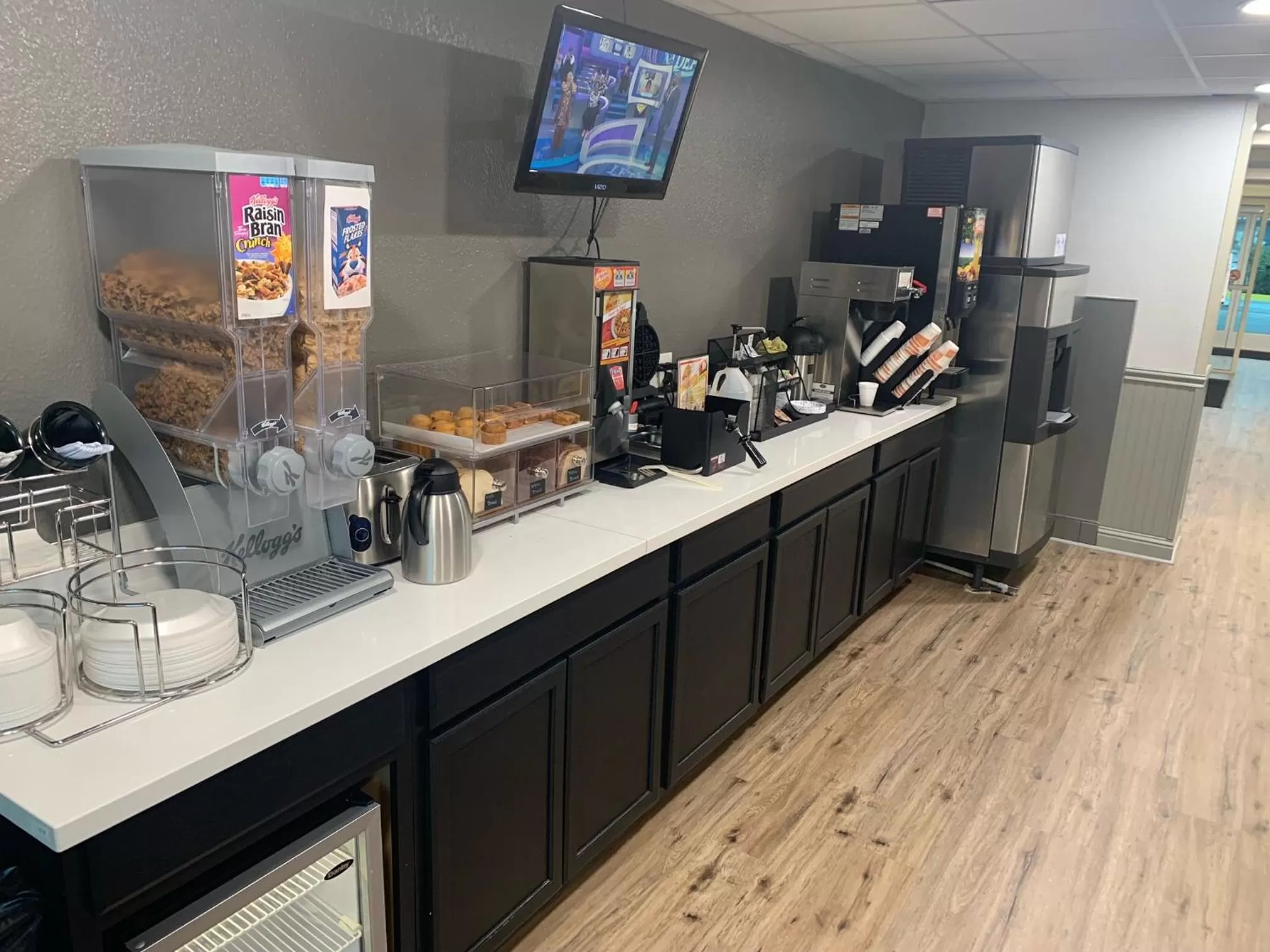 Buffet breakfast in Quality Inn Yuba City-Marysville