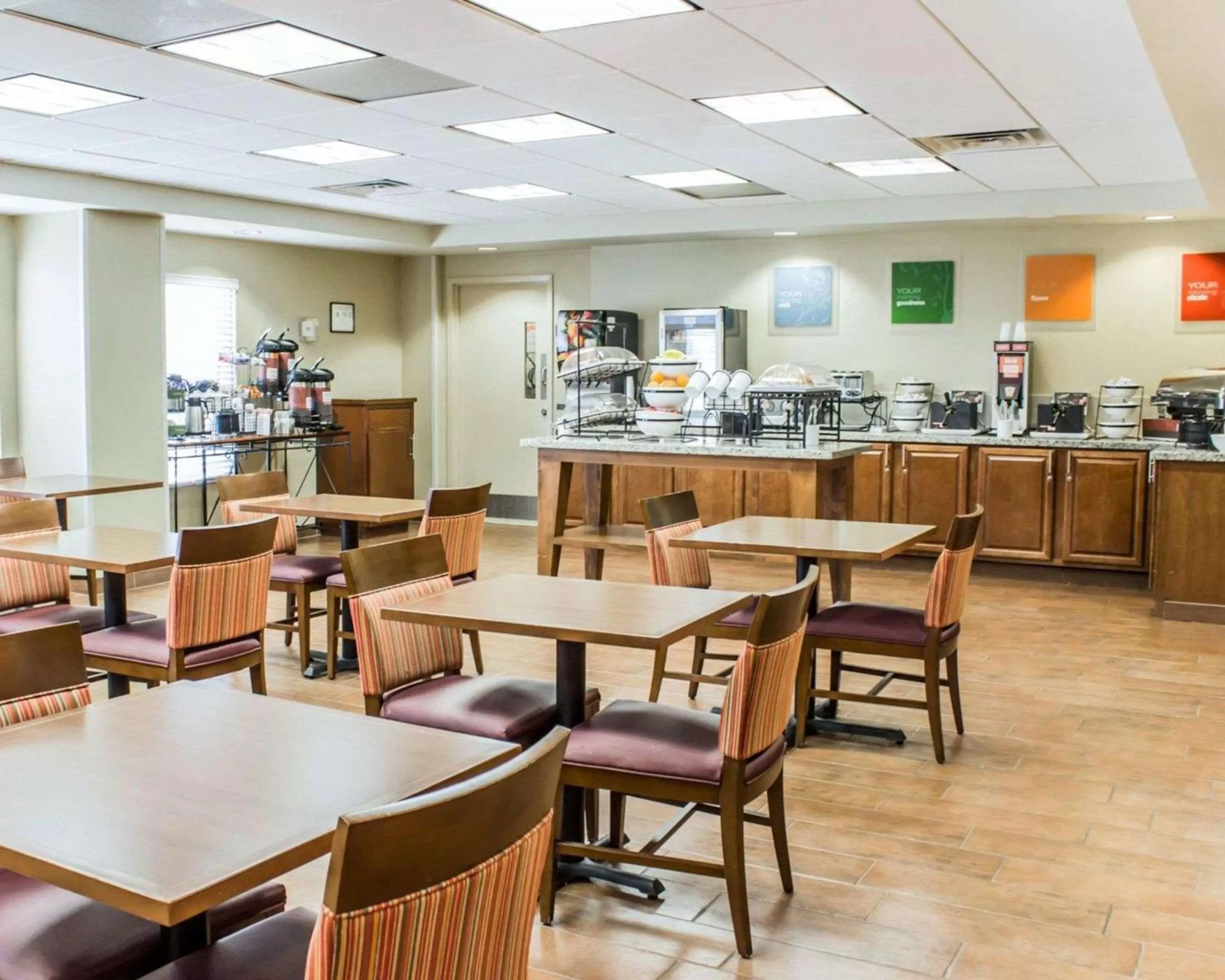 Restaurant/places to eat in Comfort Inn Fayetteville near Fort Bragg