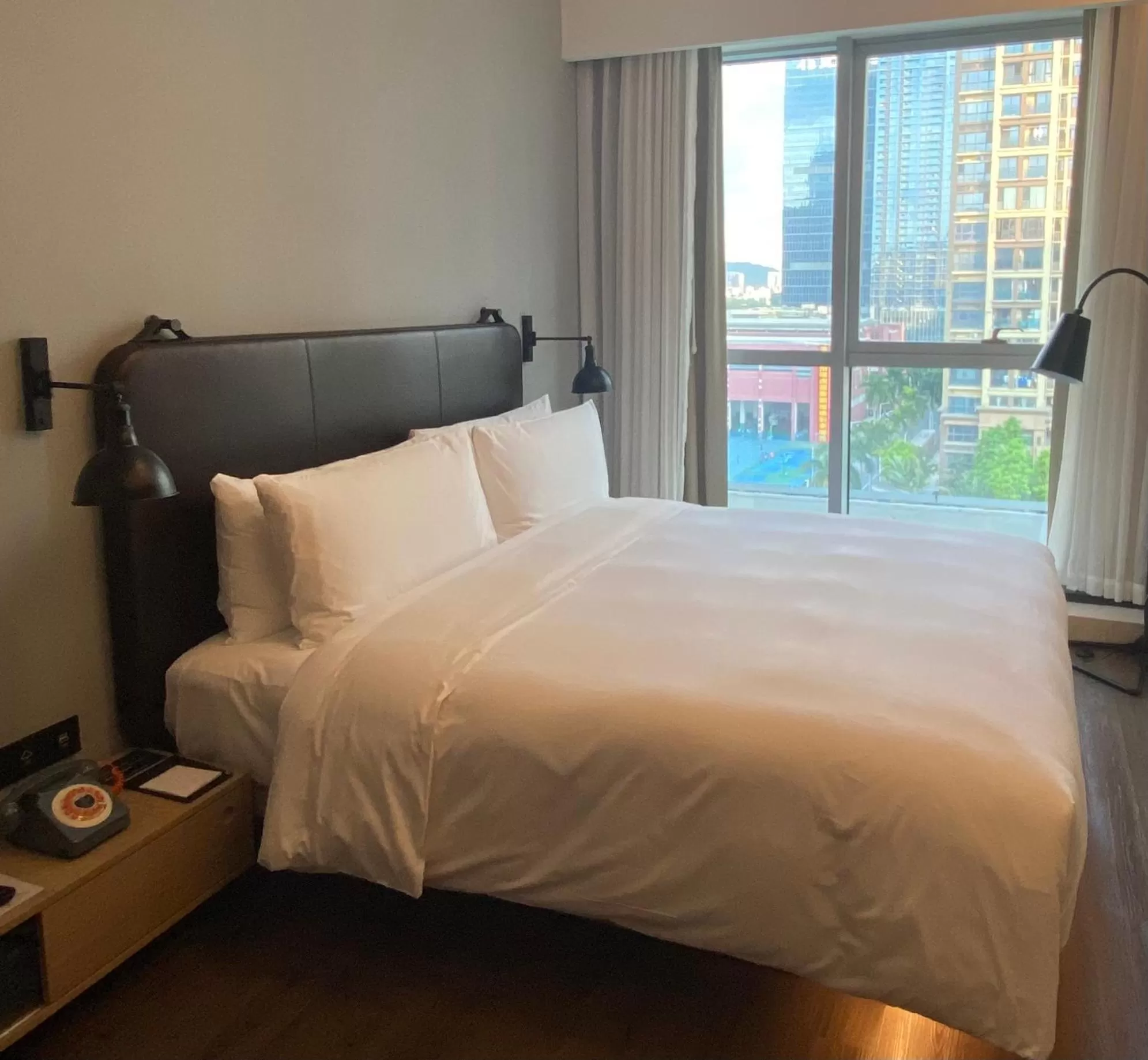 Bed in Moxy Shenzhen North Station