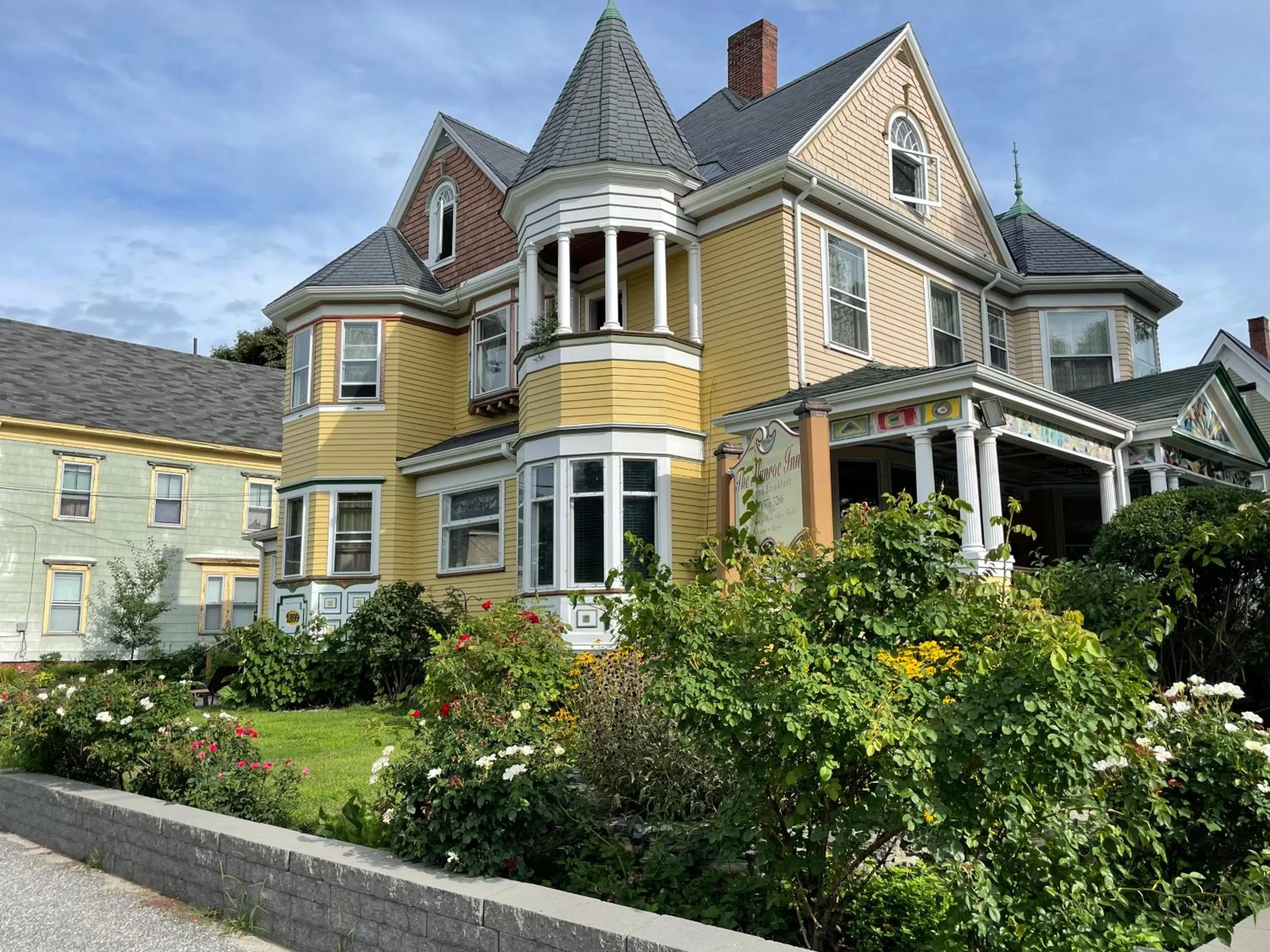 Property Building in Munroe Inn Boutique Hotel