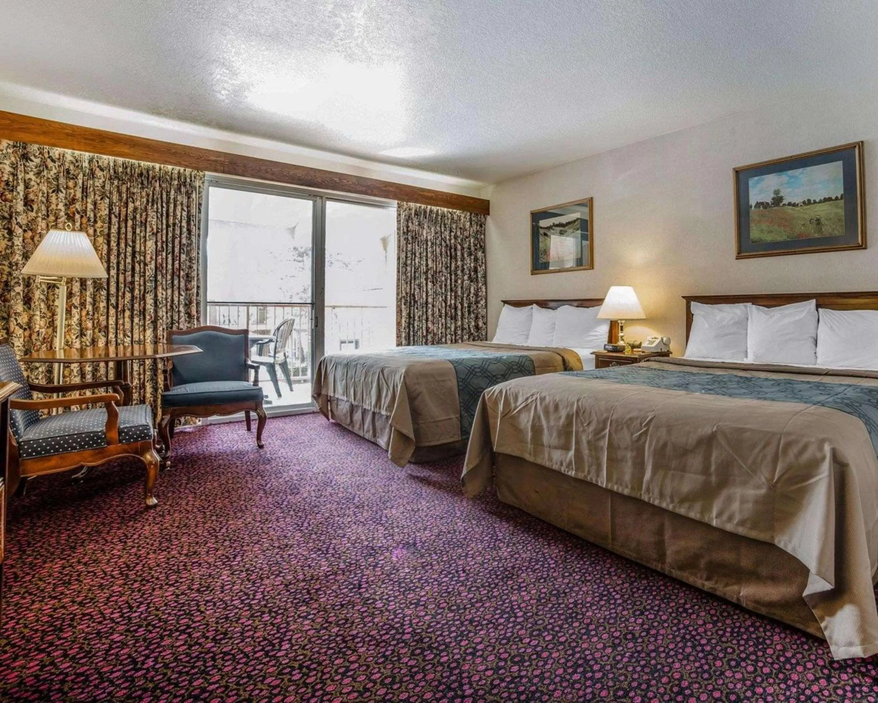 Photo of the whole room, Bed in Econo Lodge Near Reno-Sparks Convention Center