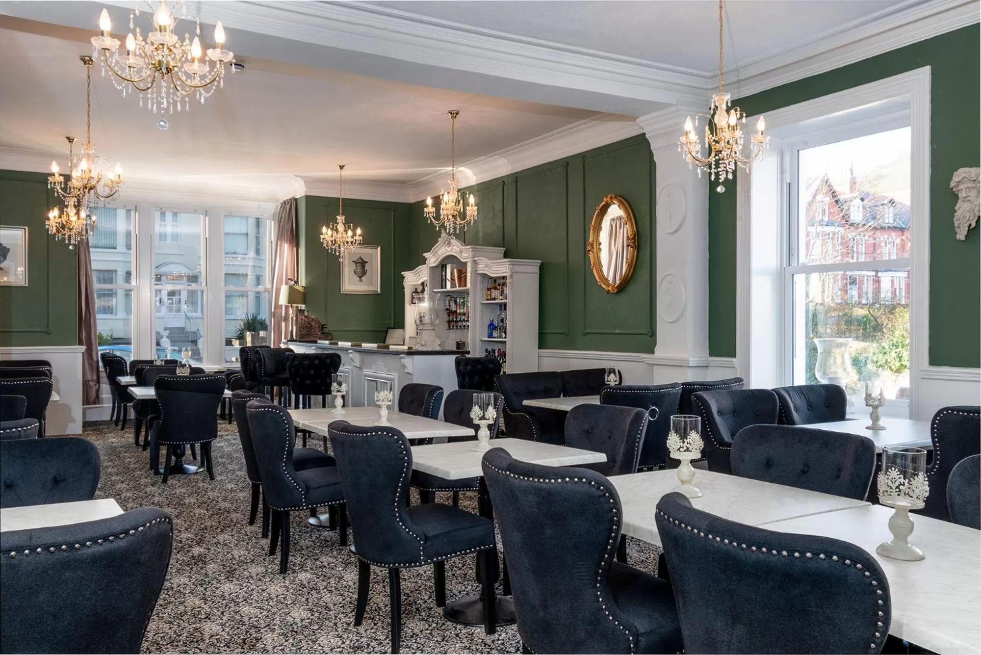 Restaurant/places to eat in Lansdowne House with Private Car Park