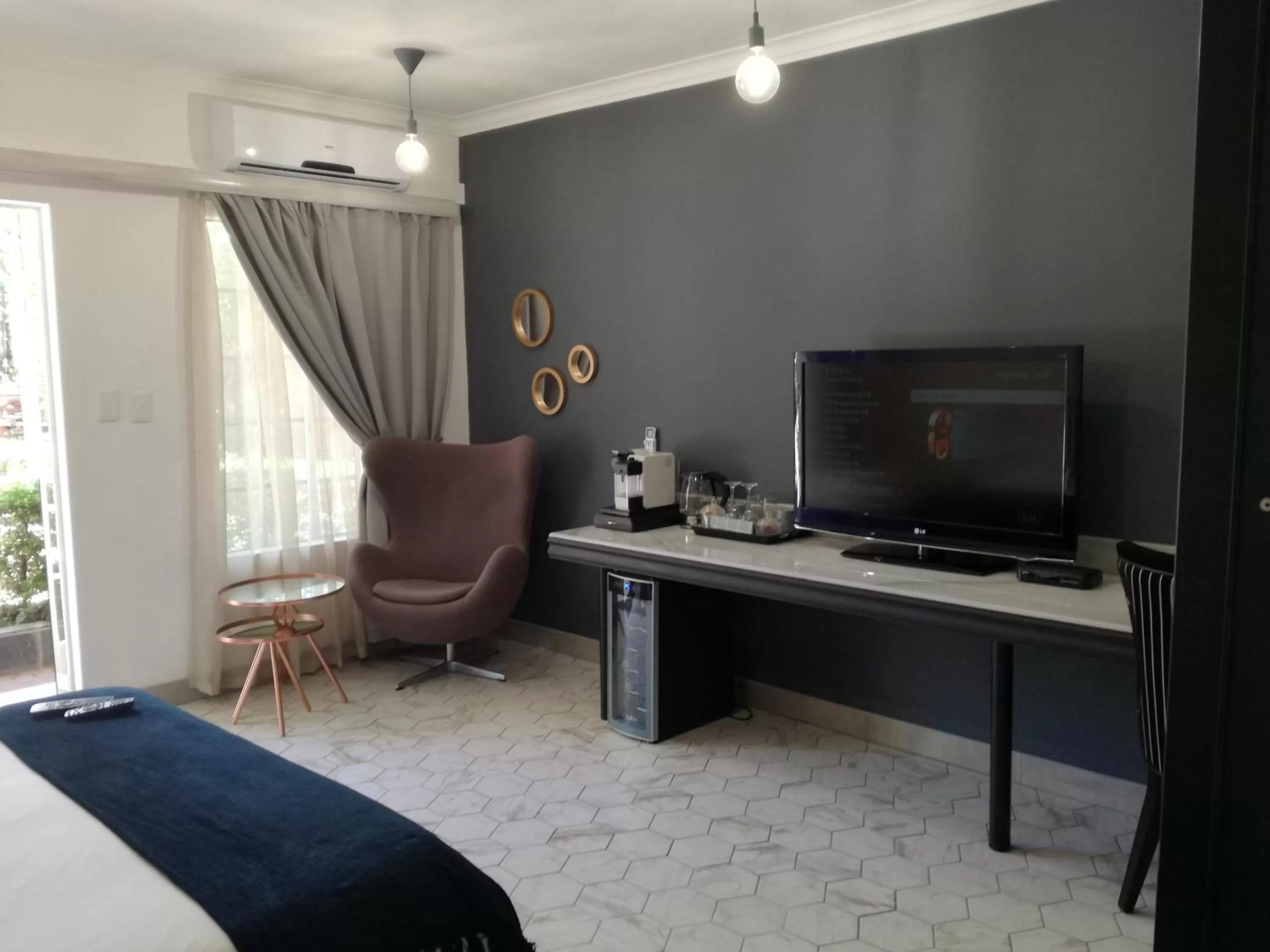 Coffee/tea facilities, Bed in Bri-Shel Manor B&B