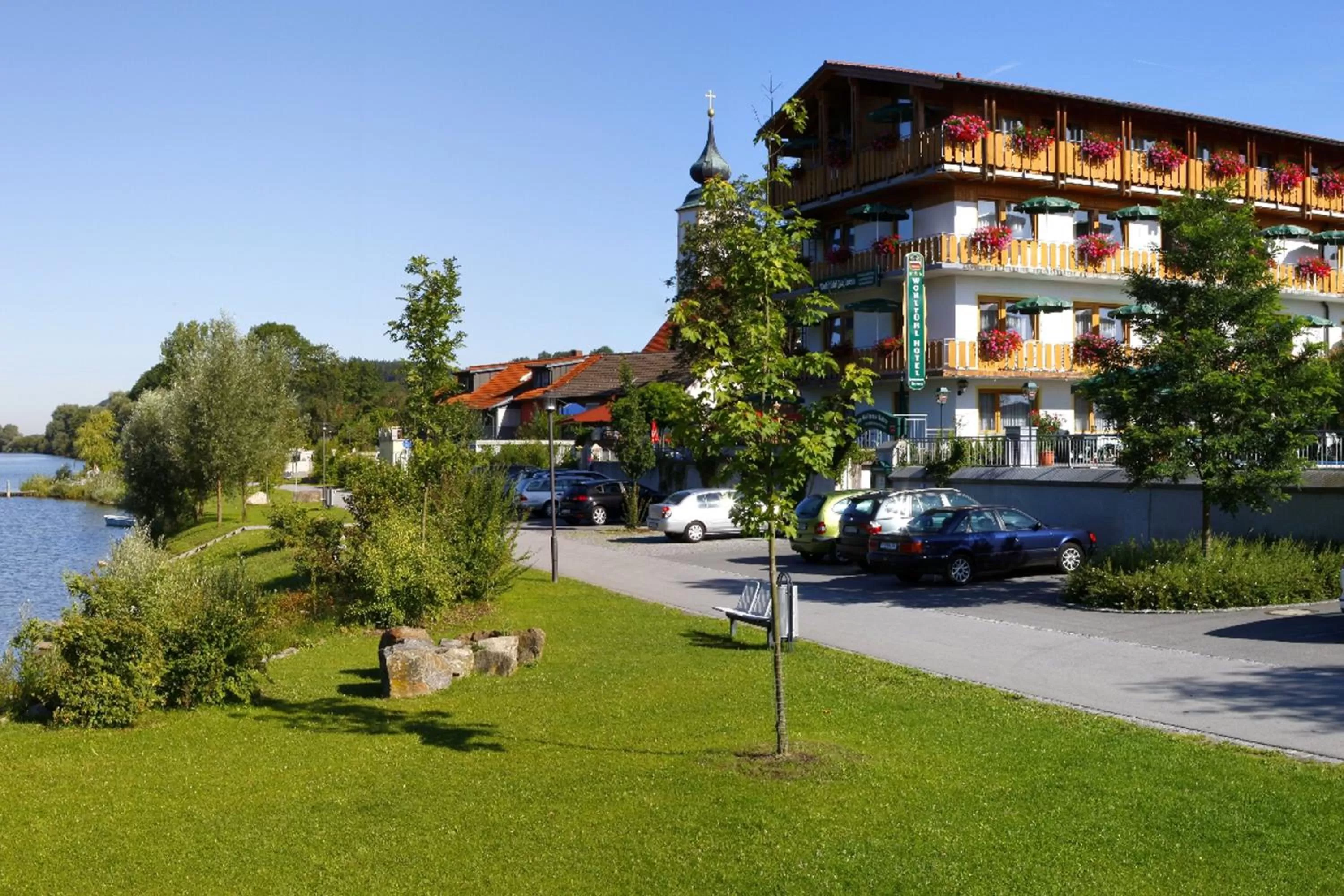 Day, Property Building in Hotel Restaurant Zum Goldenen Anker mit Hallenbad