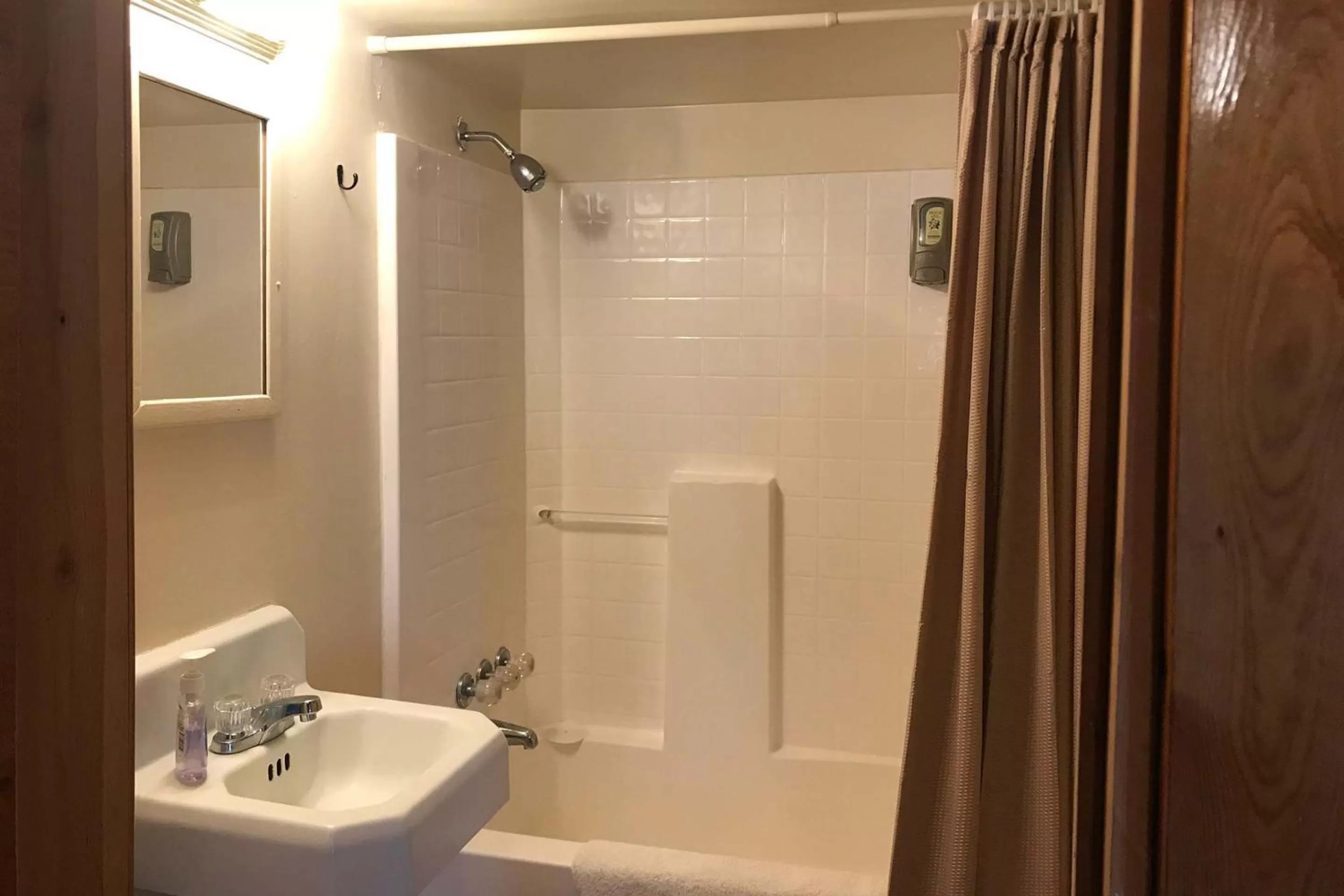 Bathroom in Elkhorn Lodge