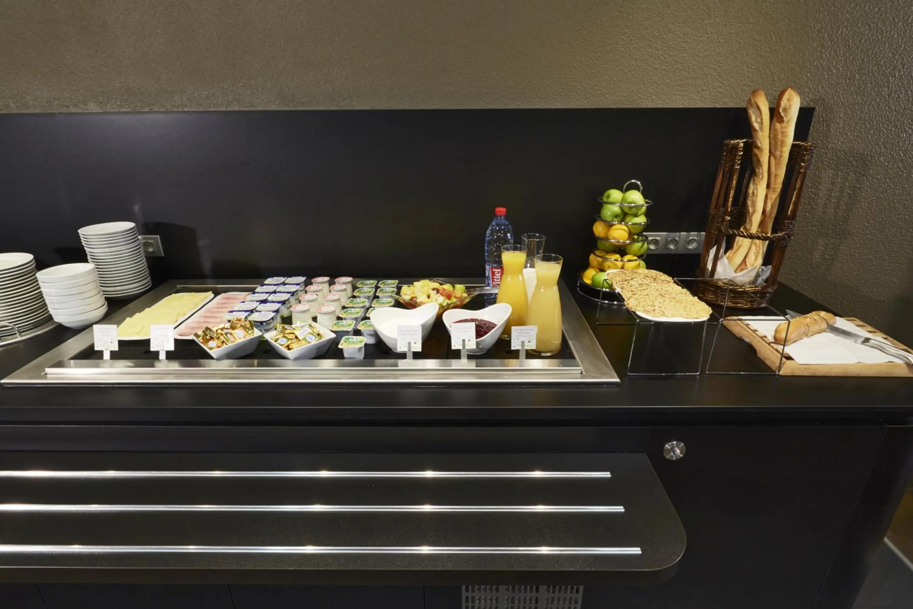 Restaurant/places to eat in Campanile Paris Ouest - Porte de Champerret Levallois