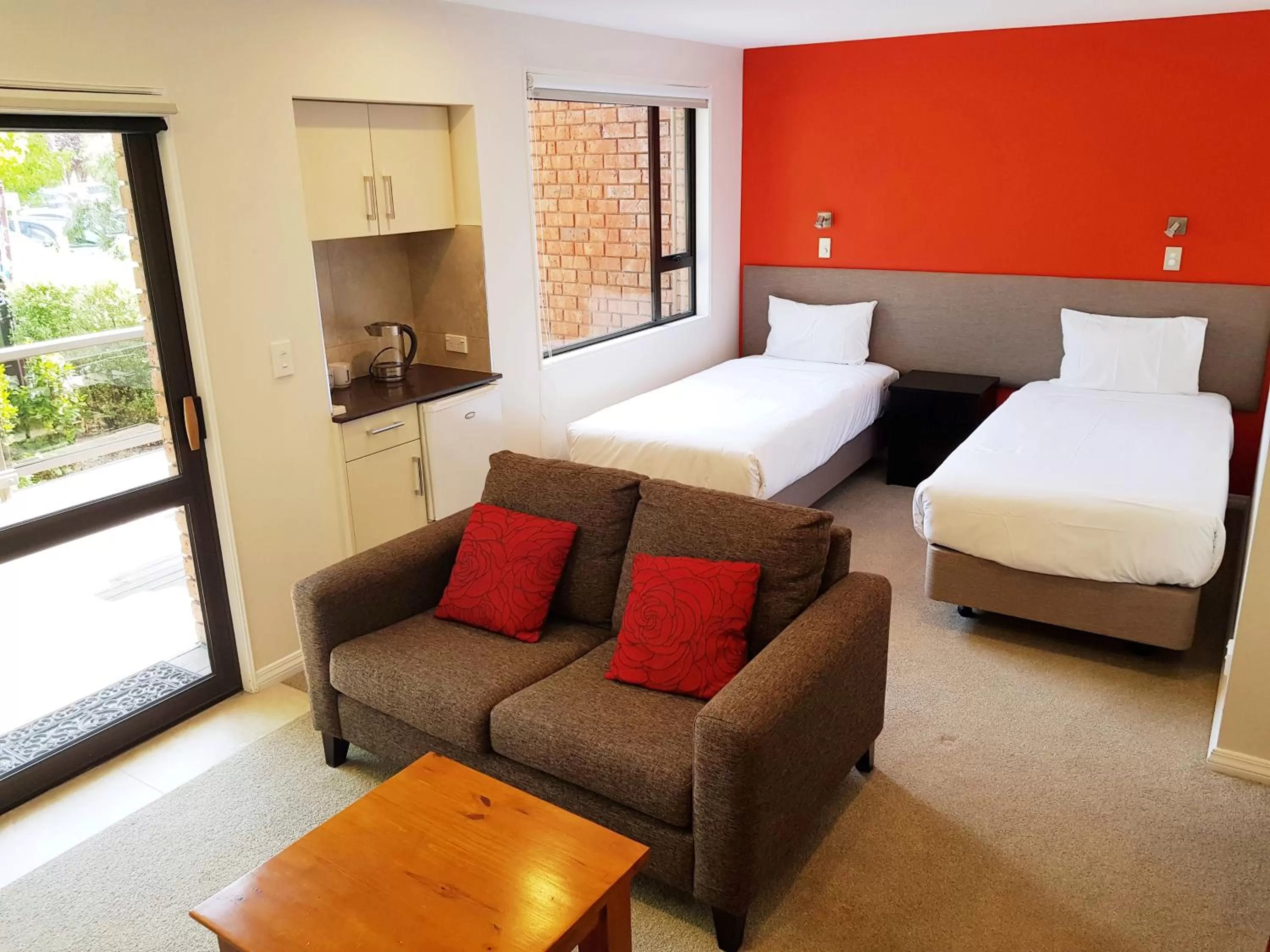 Bedroom, Bed in St James Apartments