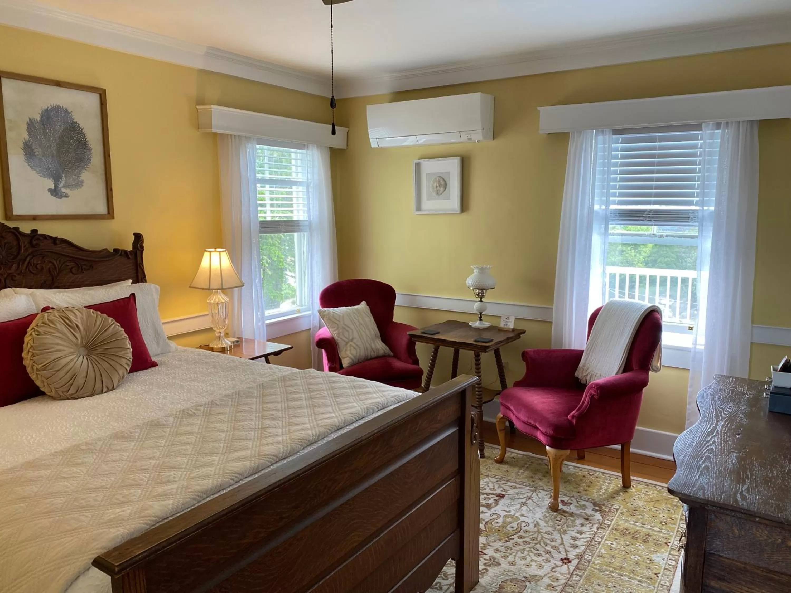 Photo of the whole room, Bed in Spouter Inn Bed & Breakfast