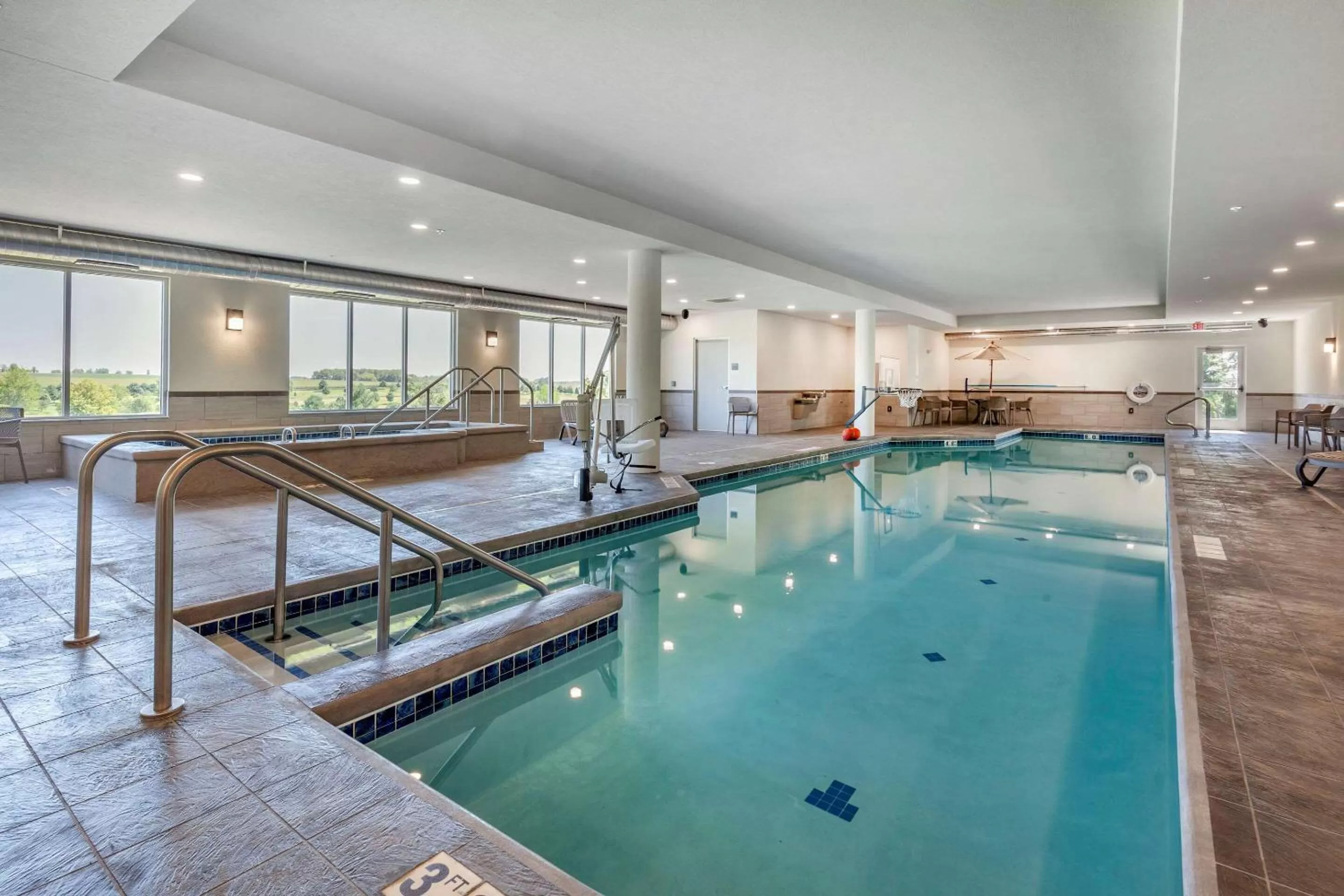 Swimming pool in Sleep Inn & Suites Lancaster-Platteville