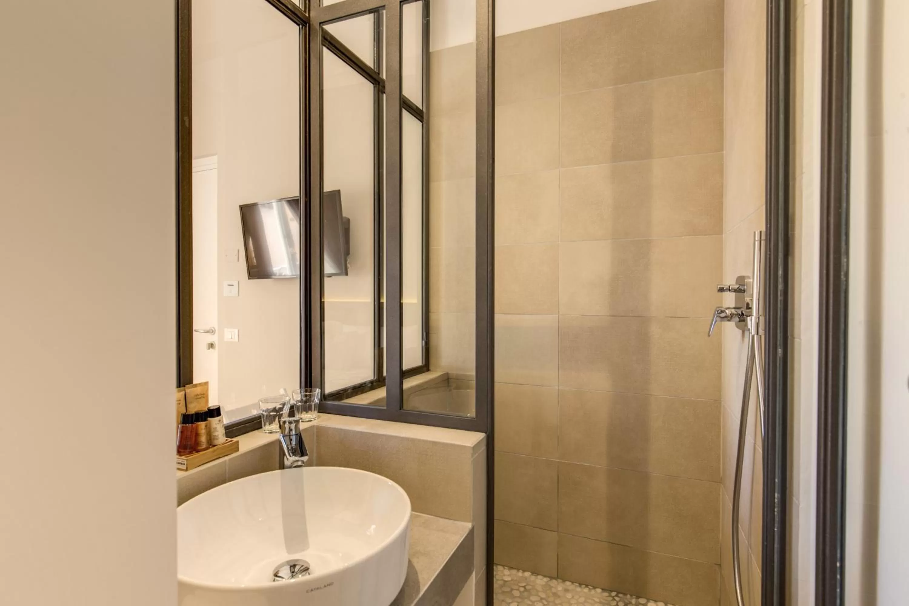 Shower in The Spanish Suite Campo de' Fiori