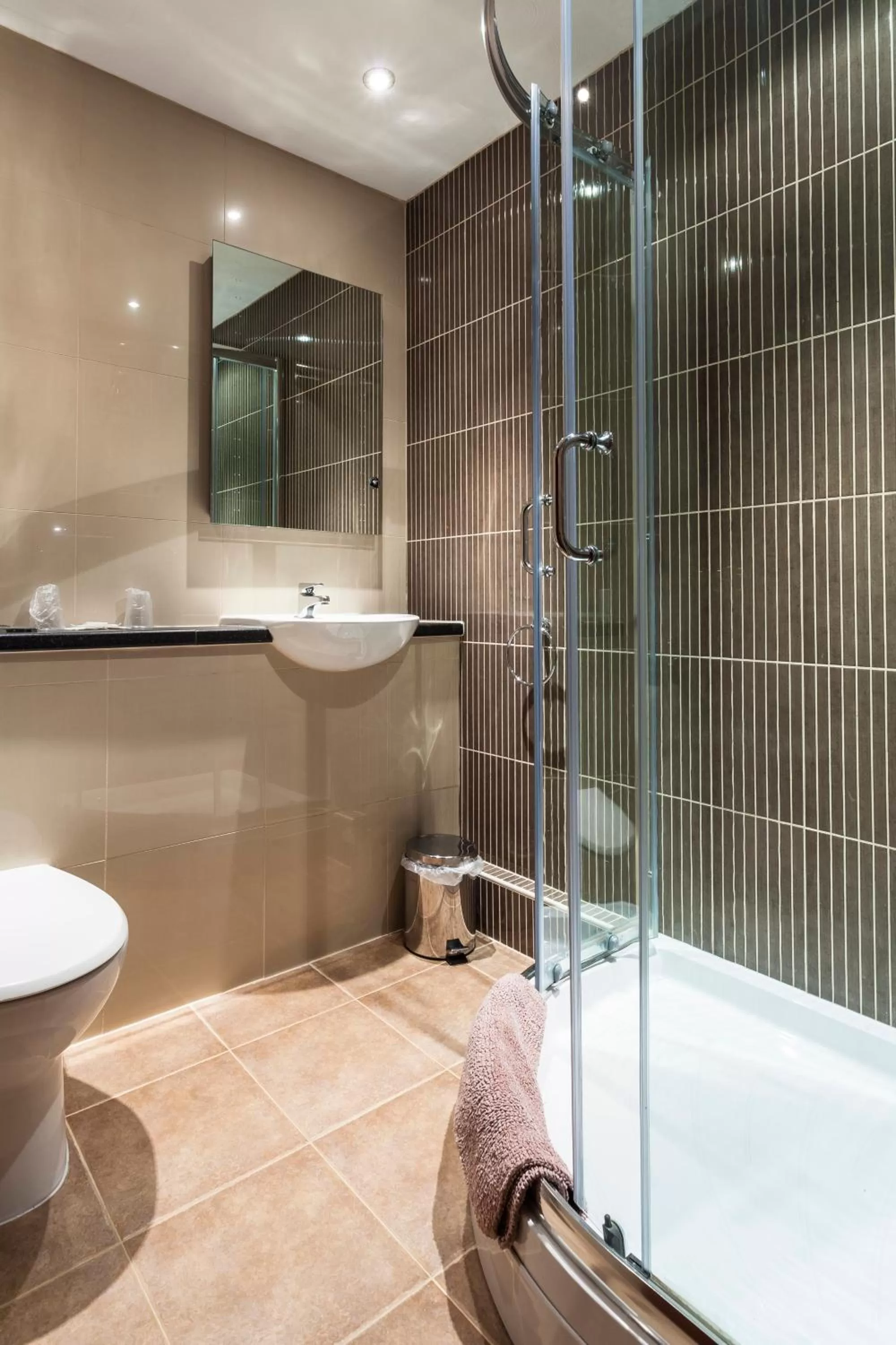 Shower in Griffin Inn