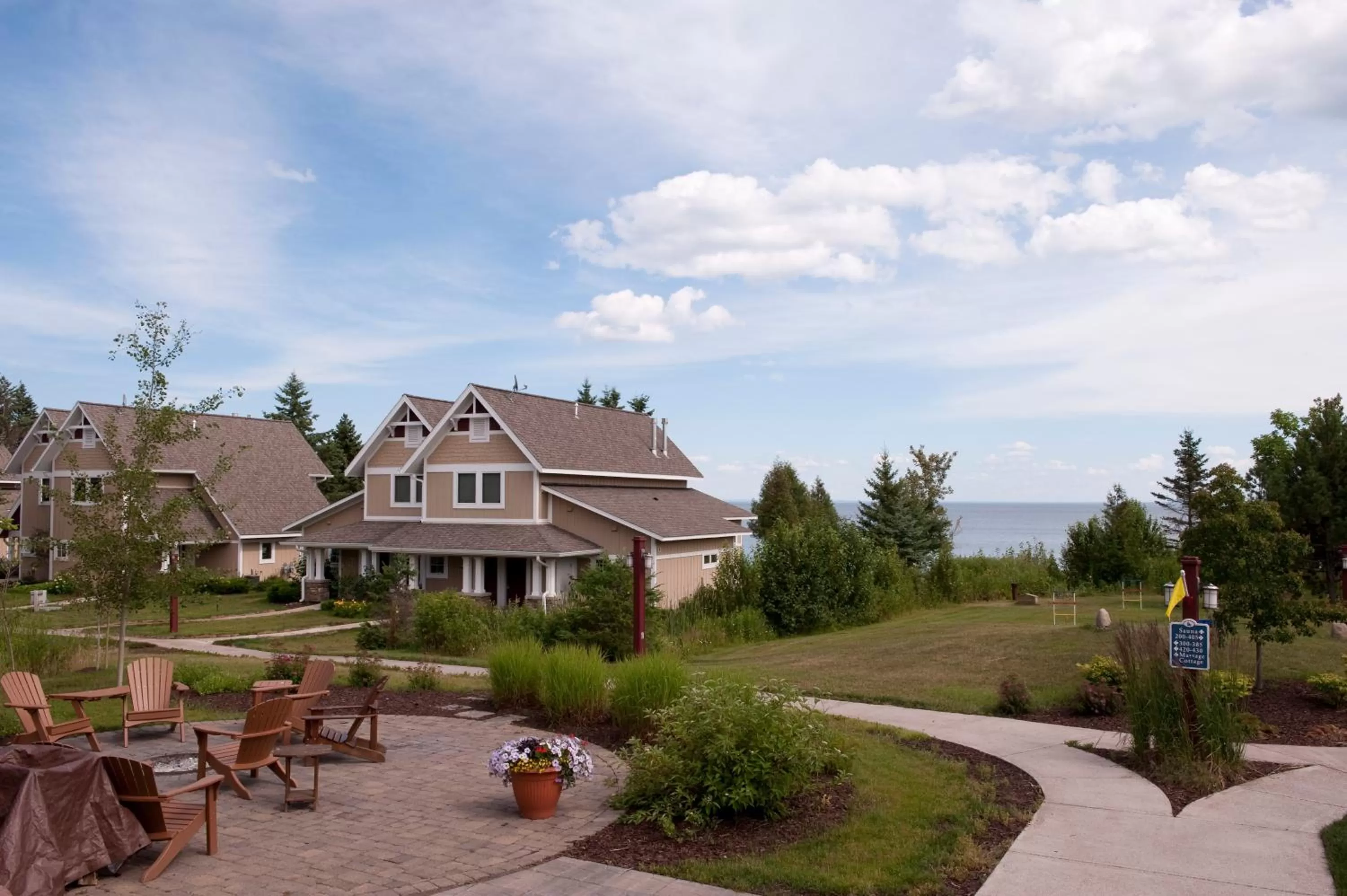 Property building in Larsmont Cottages