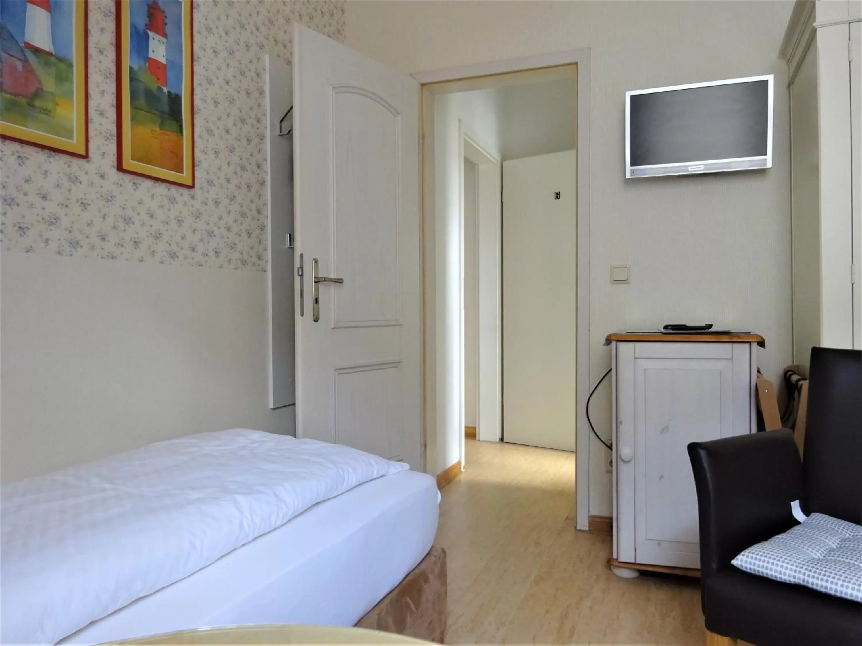 Photo of the whole room, Bed in Pension Zur Fährbrücke