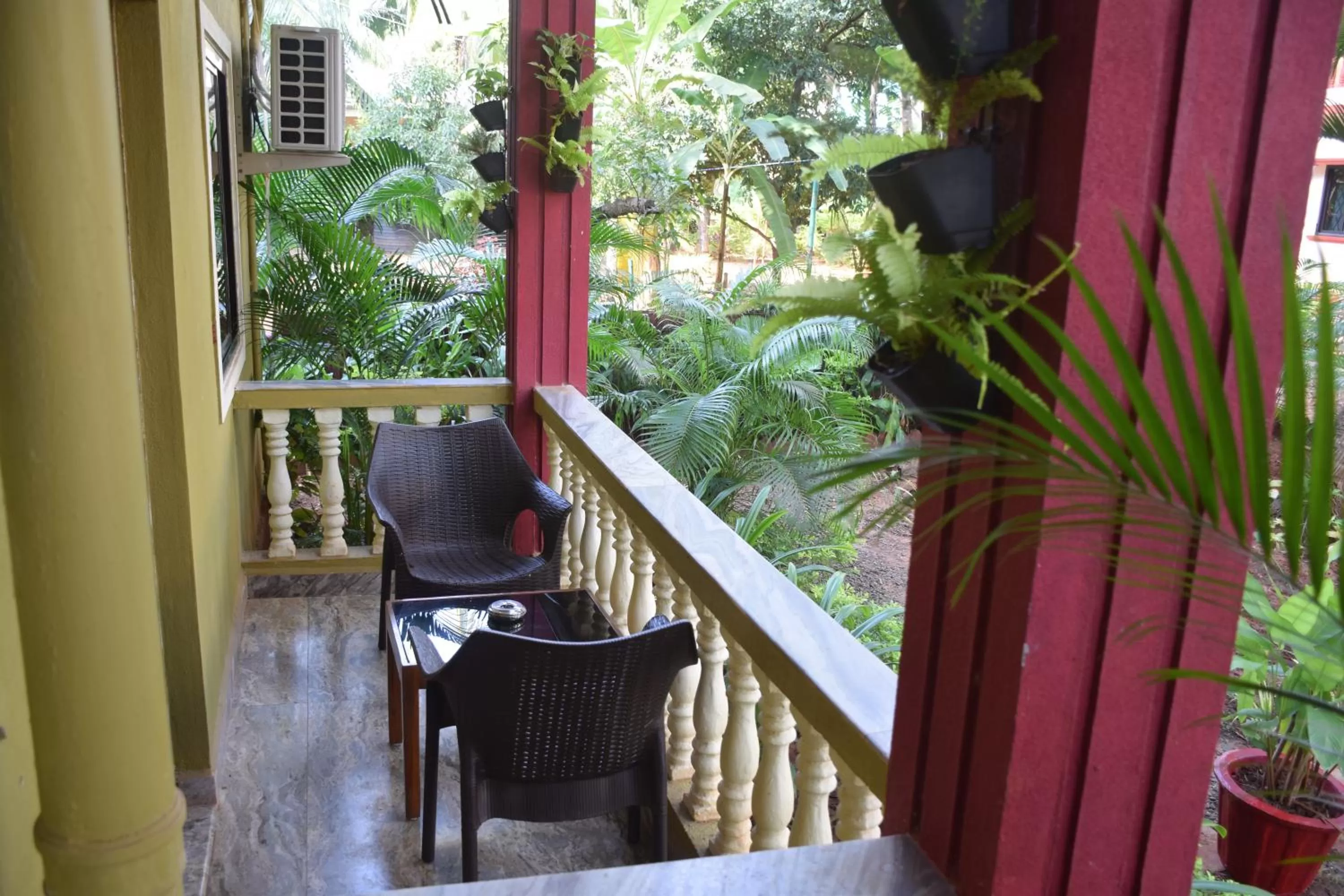 Balcony/Terrace in LaligurasVilla Beachside Escape - 100m to Beach