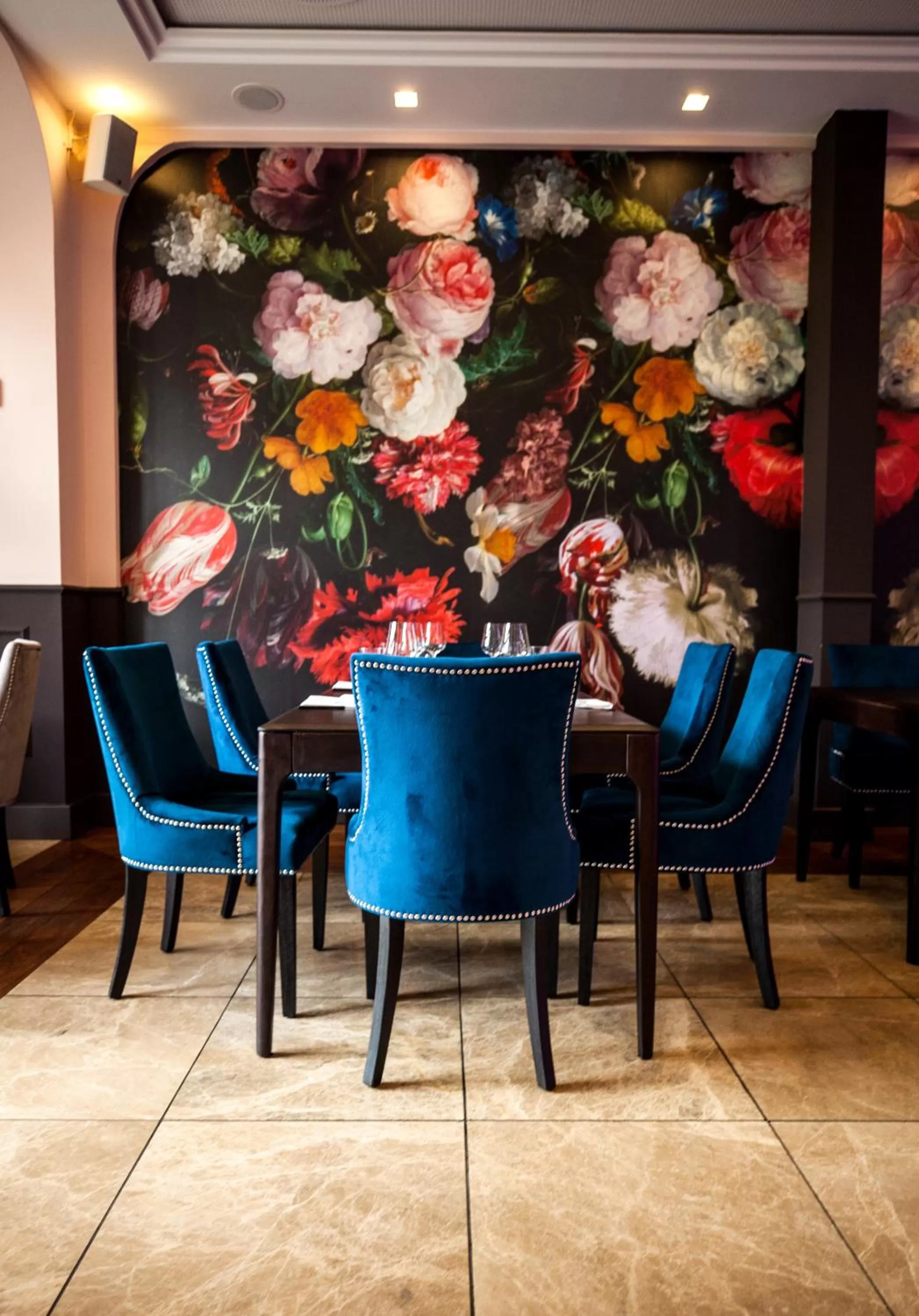 Restaurant/places to eat in Palace St. George