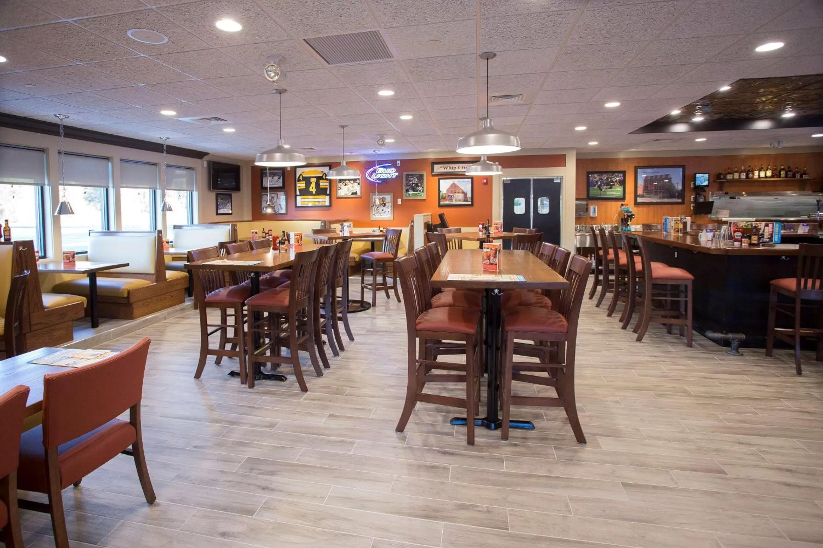 Restaurant/places to eat in Clarion Inn Nashua
