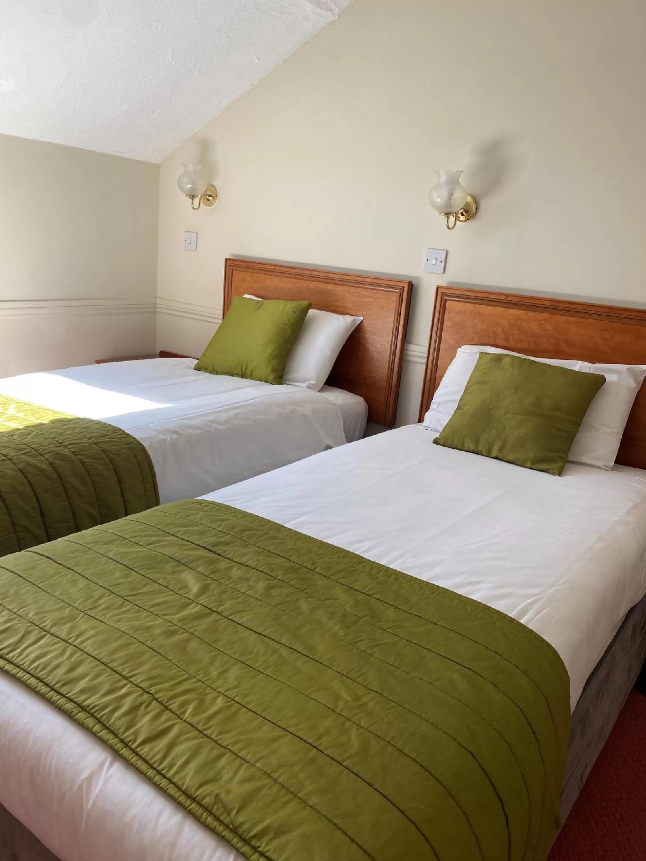 Bedroom, Bed in Alton House Hotel