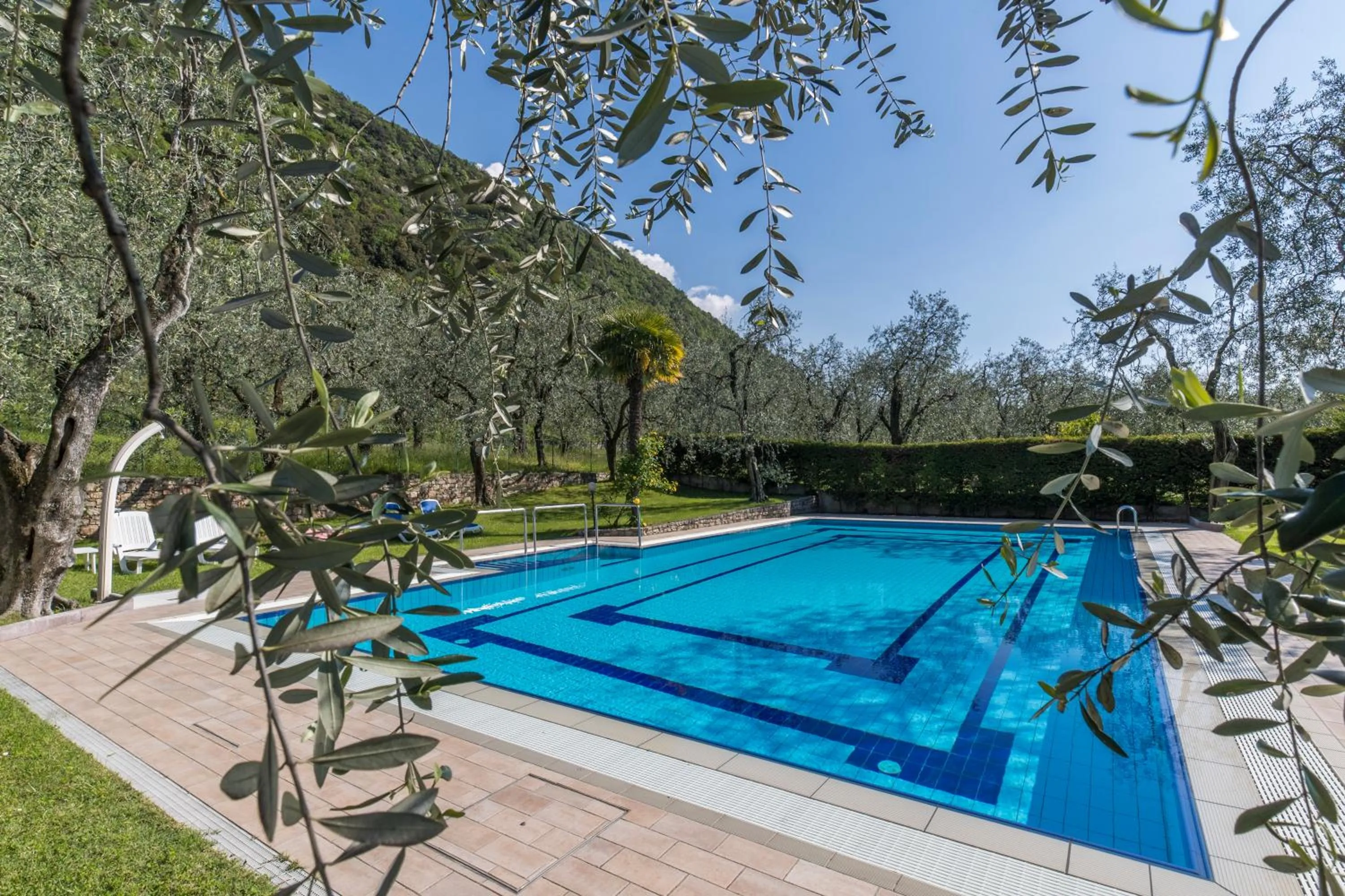 Swimming pool in Garnì Casa Rabagno