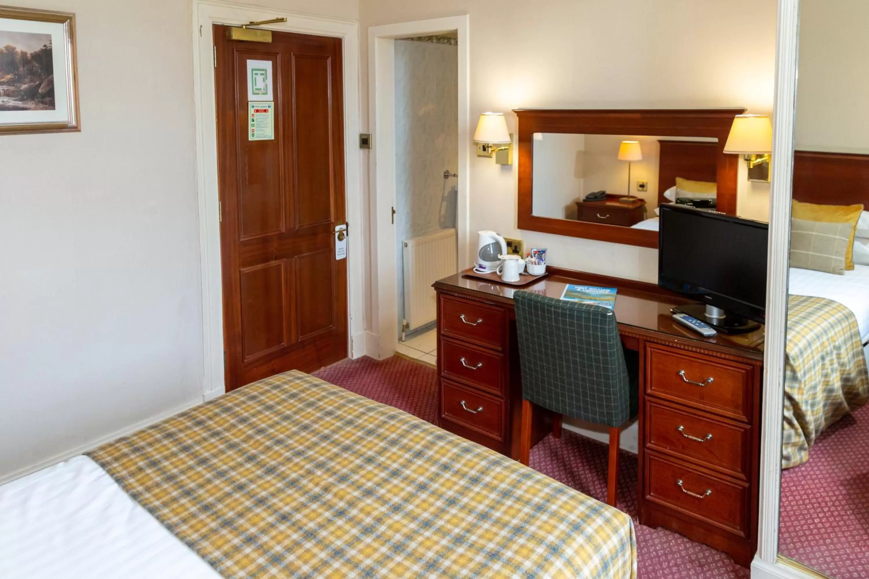 Bedroom, Bed in Alexandra Hotel