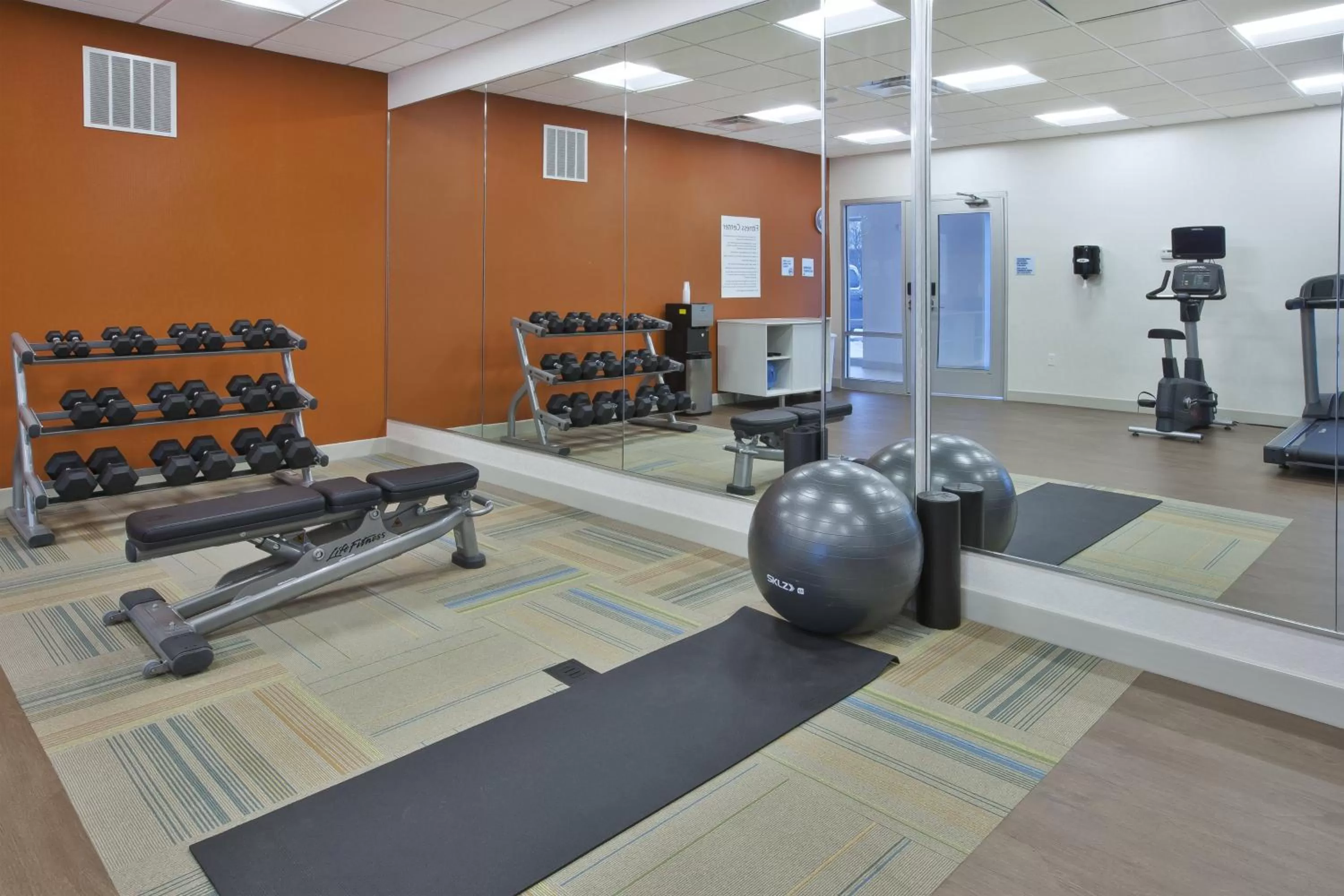 Fitness centre/facilities in Holiday Inn Express - Auburn Hills South by IHG