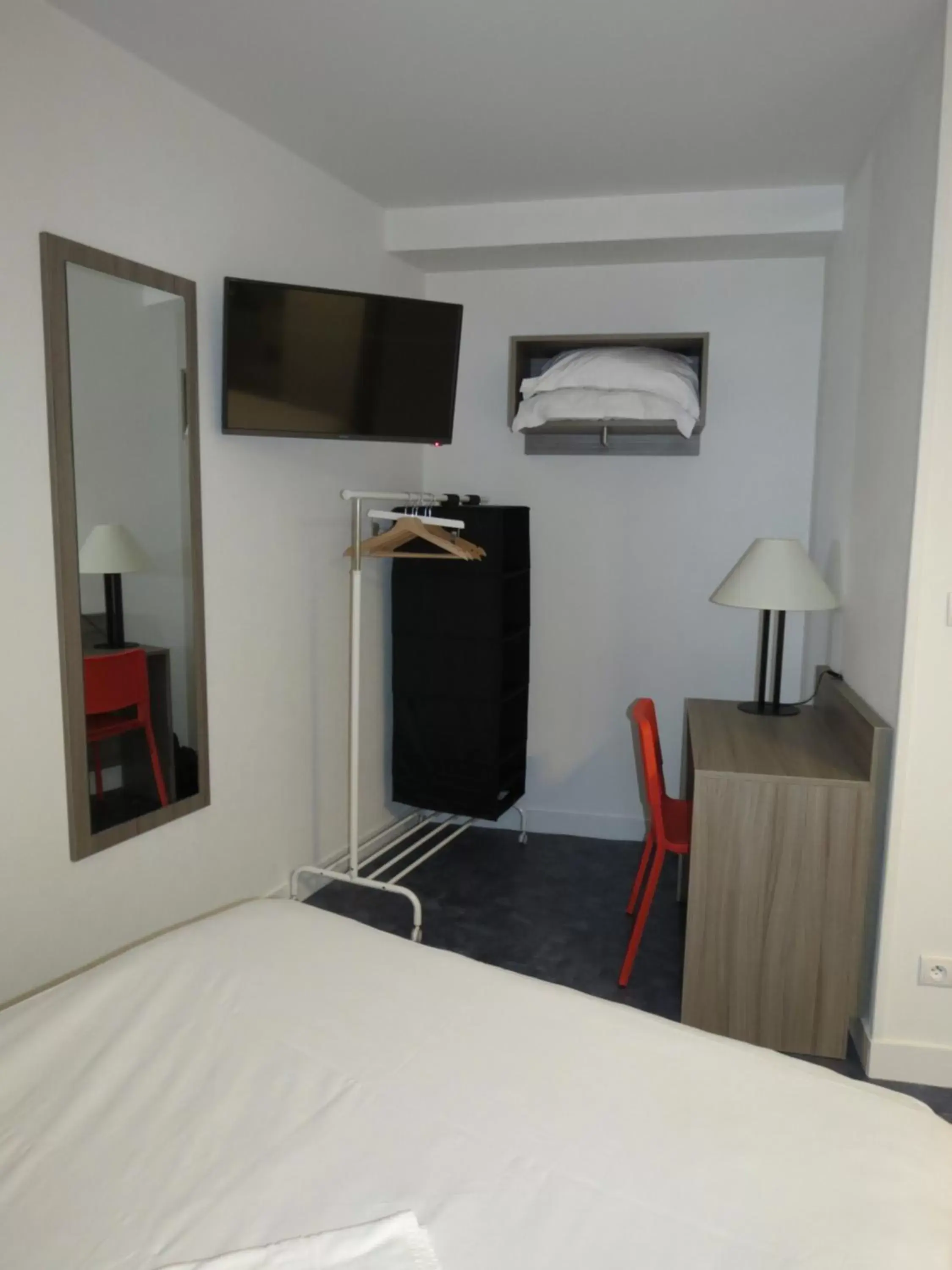 Quadruple Room with Bathroom in Hotel le Faisan Quadruple Room with Bathroom in Hotel le Faisan