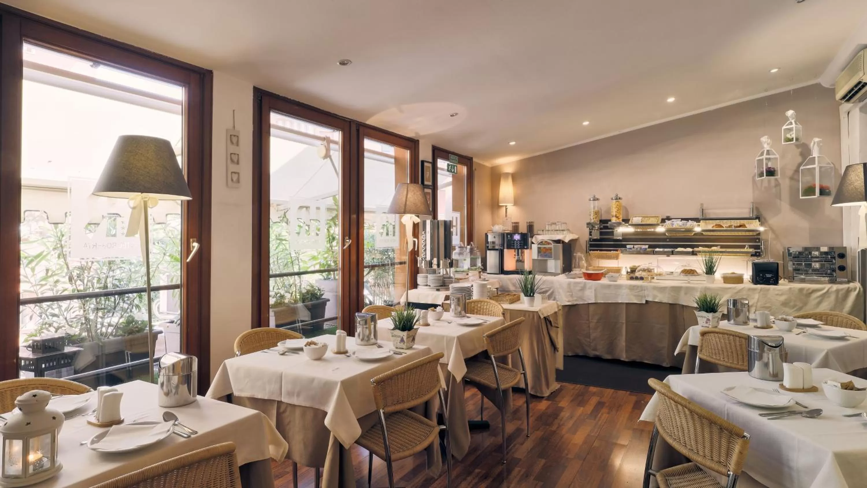 Restaurant/places to eat in Hotel Roberta