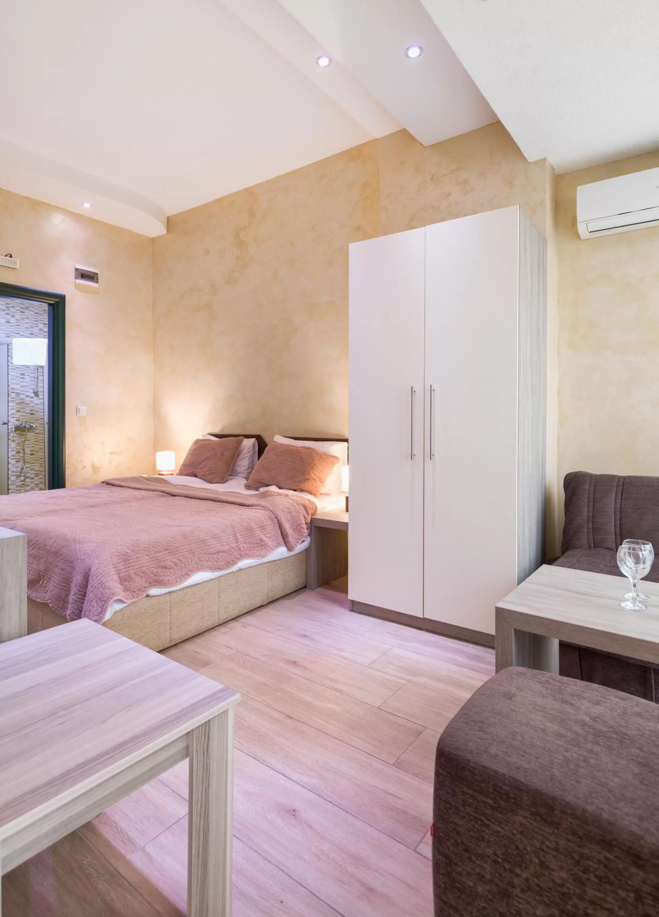 Bedroom, Bed in Hotel Green Center Gili