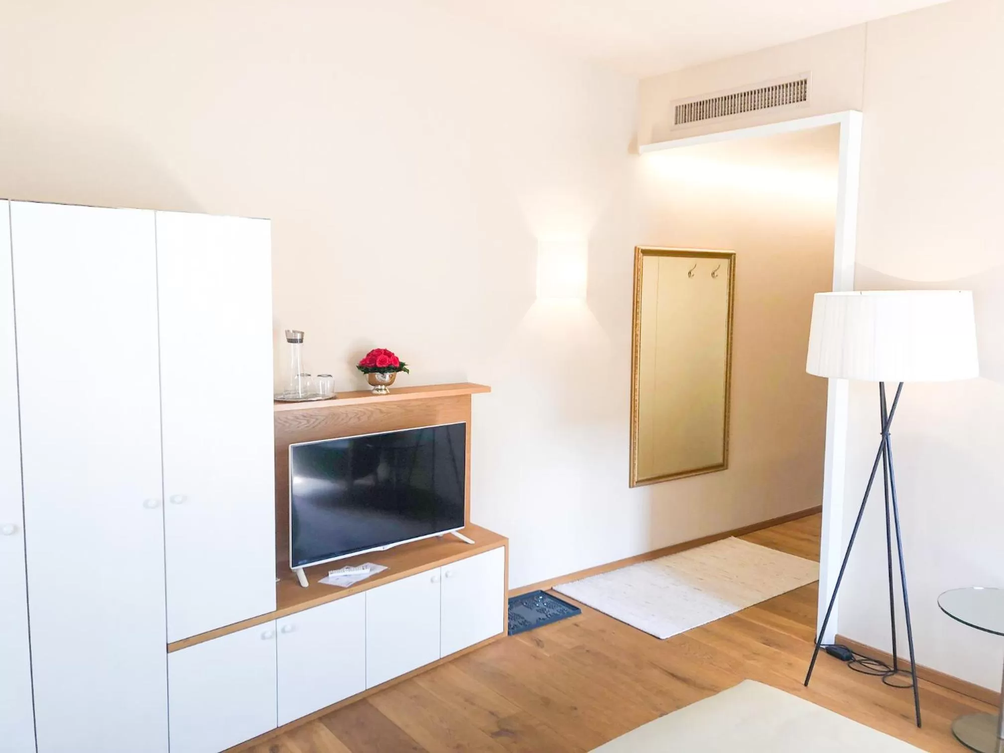 TV and multimedia, TV/Entertainment Center in Die Schmiede