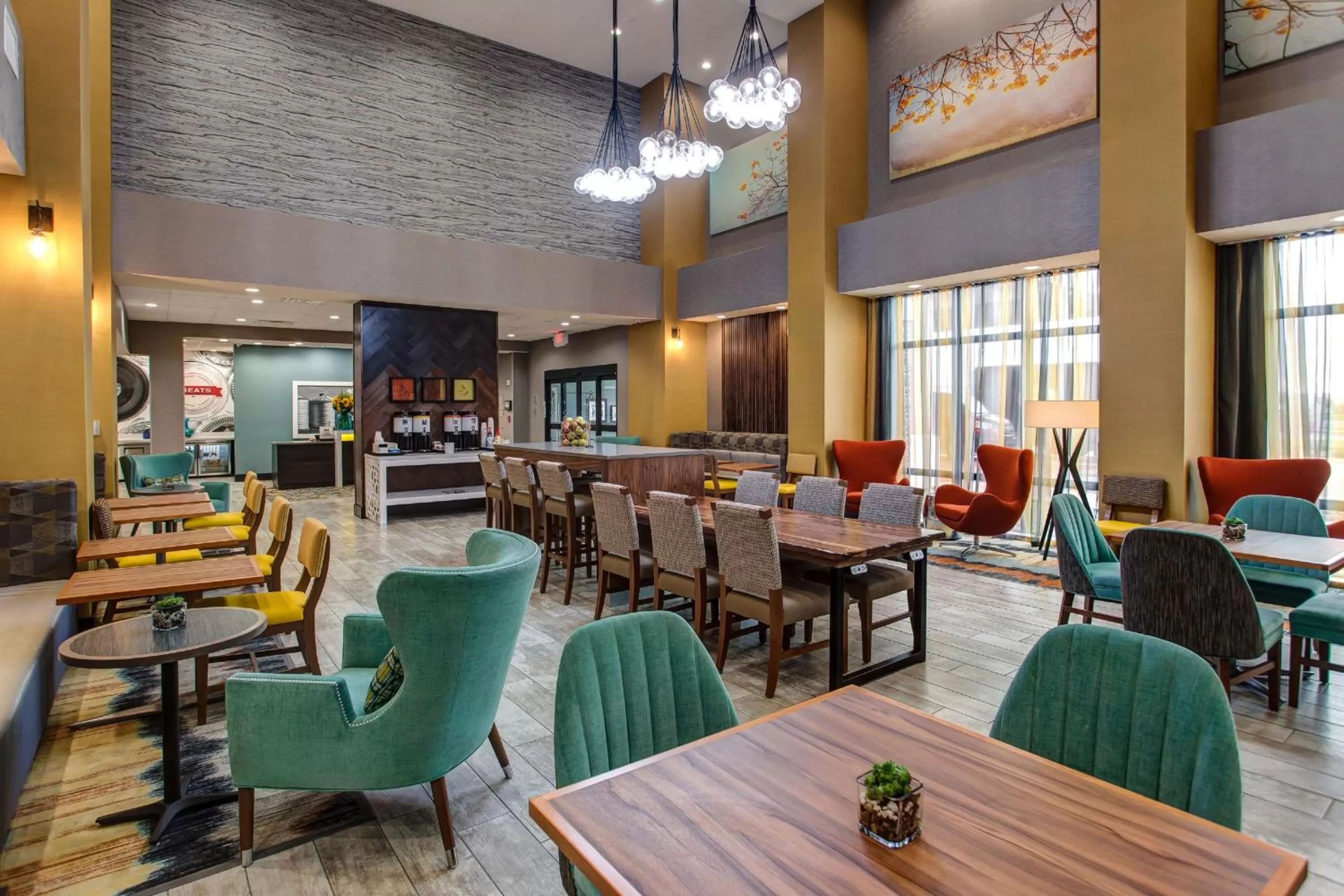 Restaurant/places to eat in Hampton Inn & Suites-Wichita/Airport, KS