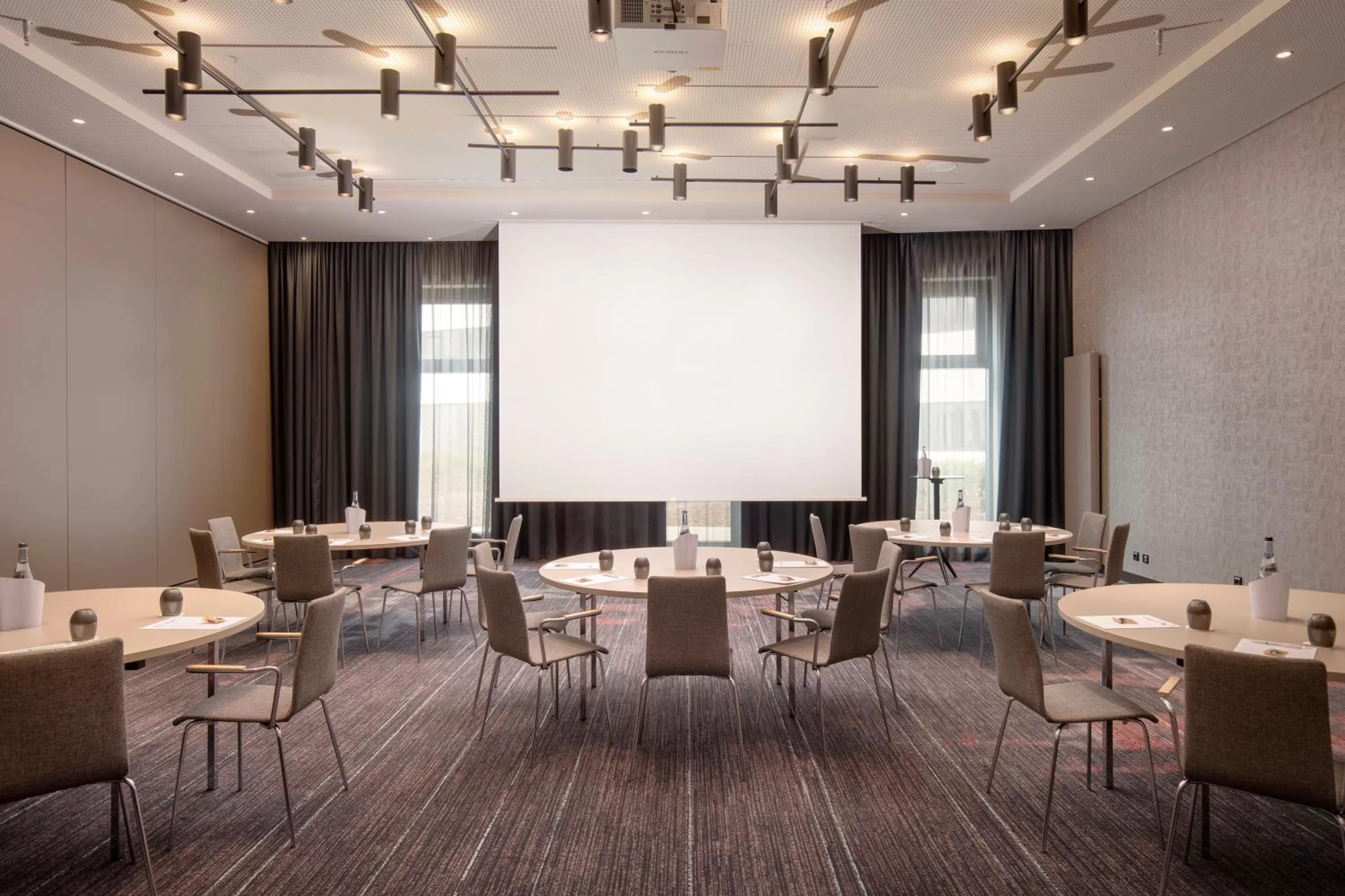 Meeting/conference room in Holiday Inn Hamburg - City Nord by IHG
