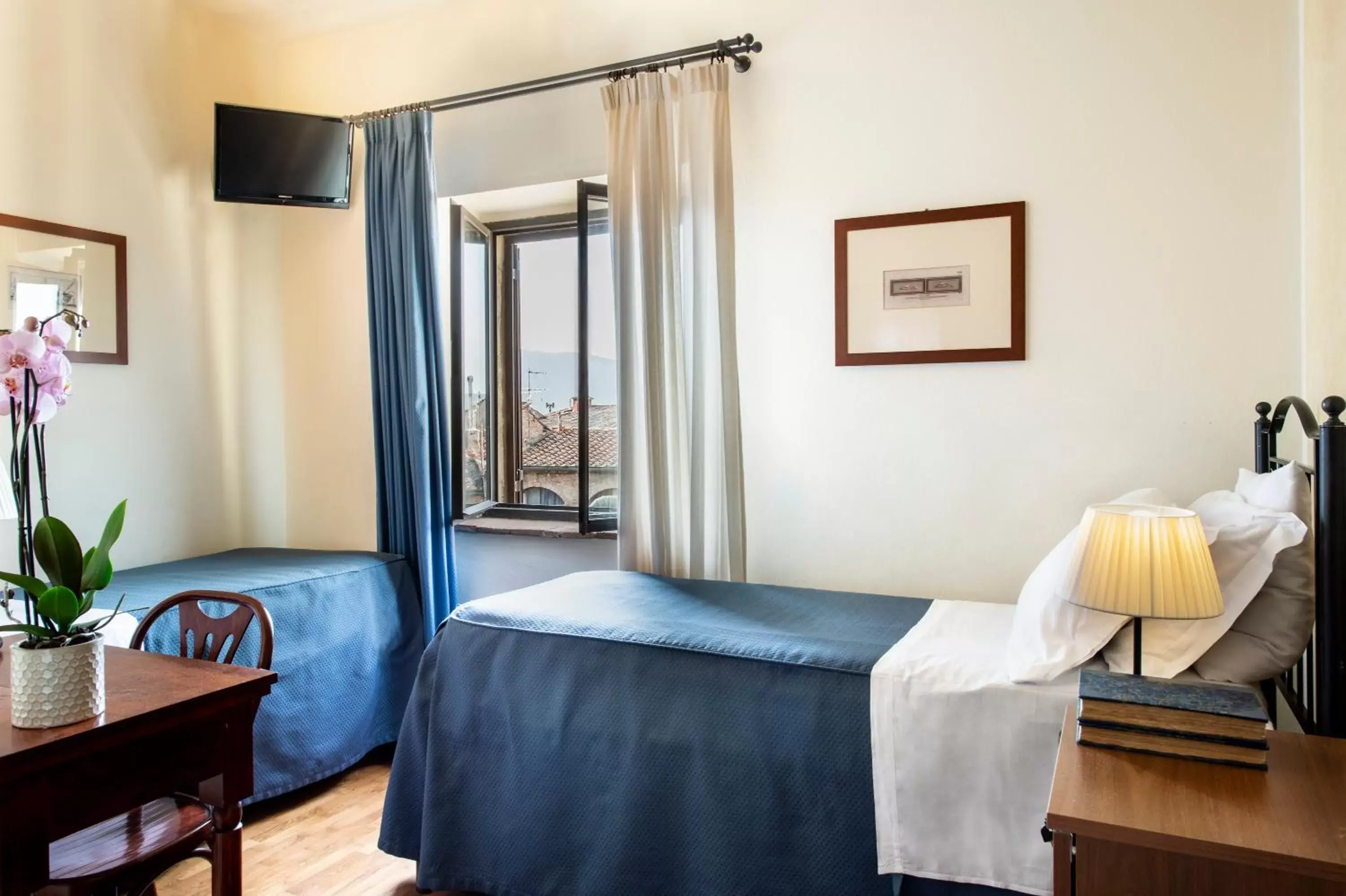 Small Twin Room in Hotel L'Antico Pozzo Small Twin Room in Hotel L'Antico Pozzo