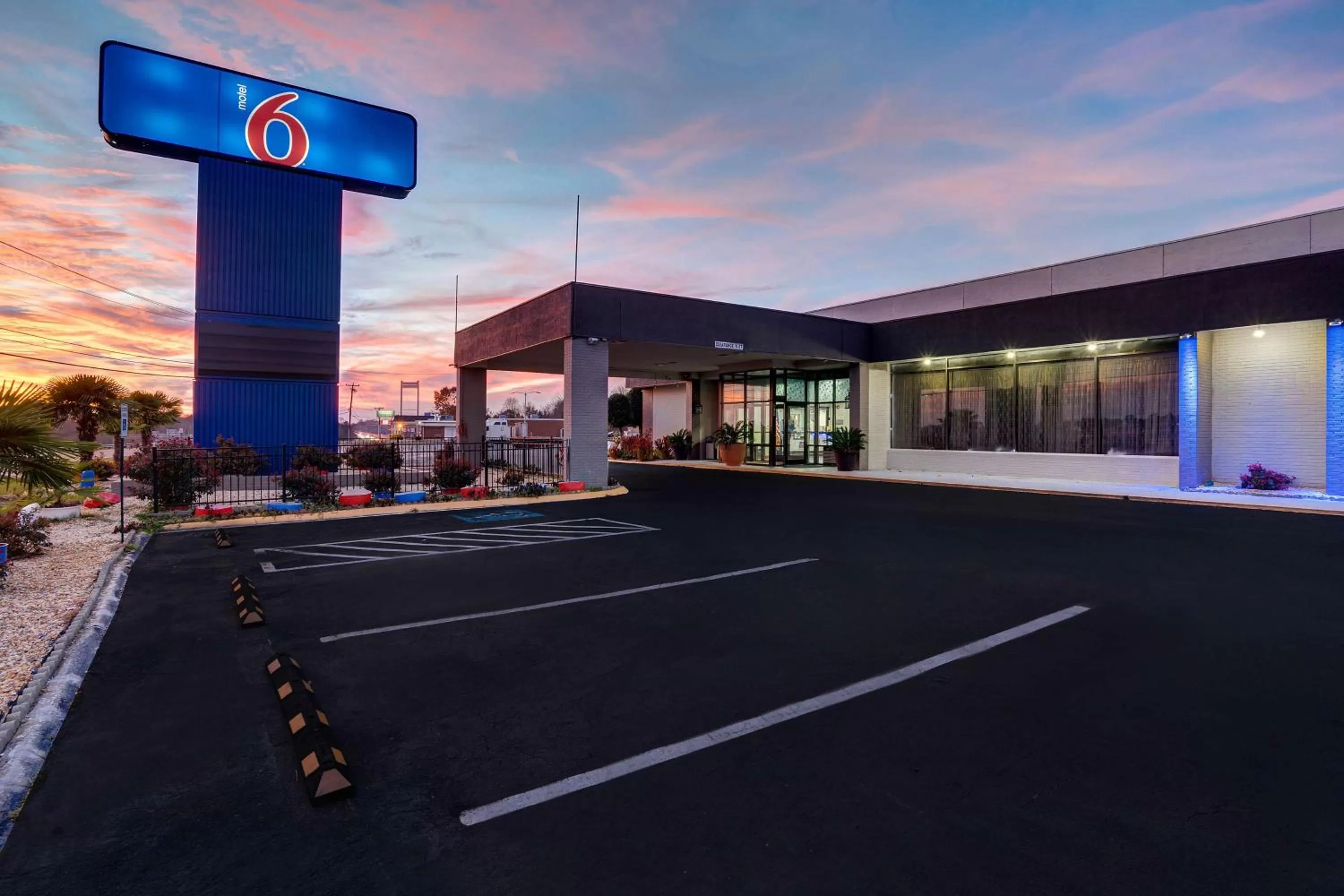 Property building in Motel 6 Burlington
