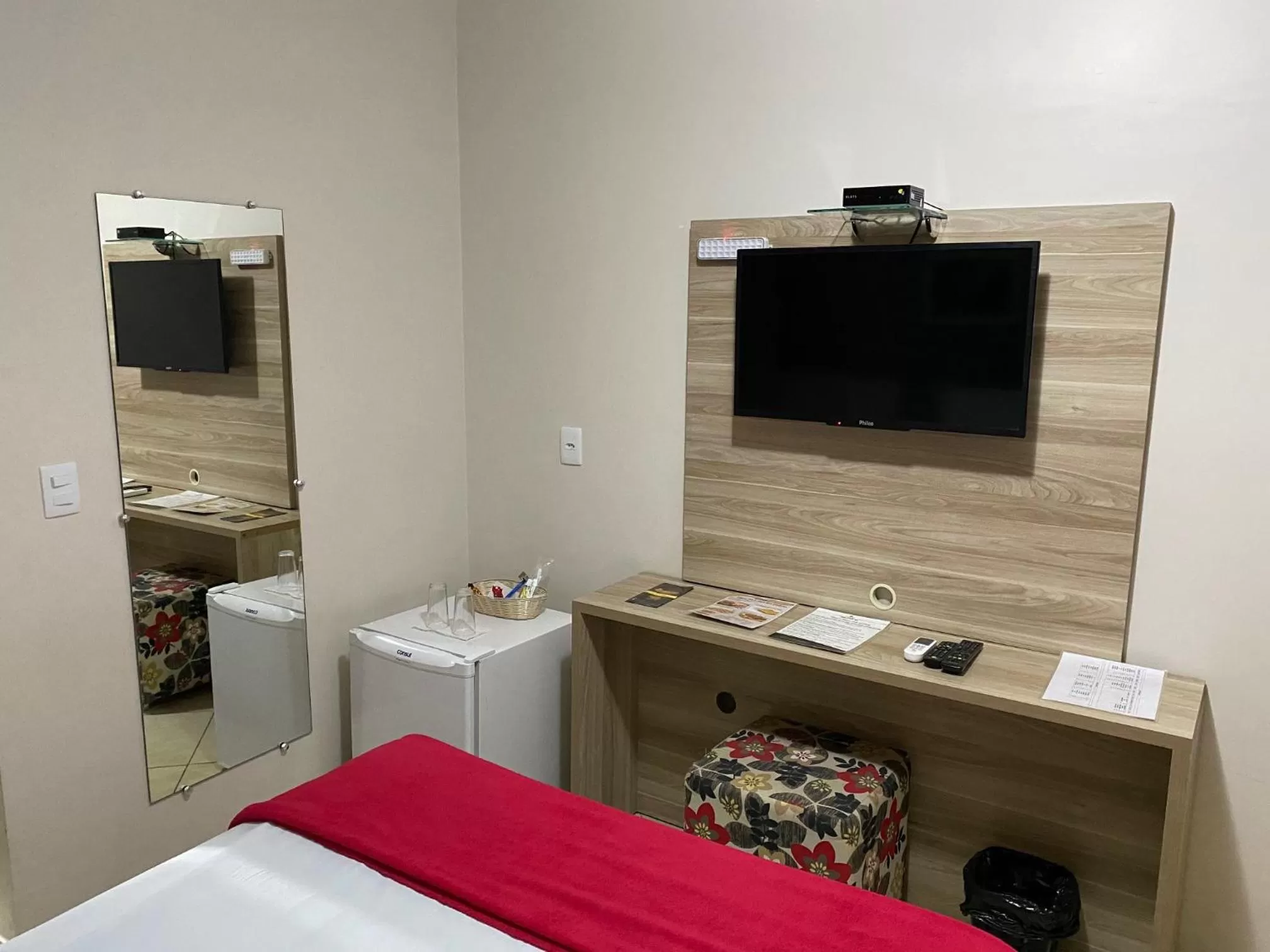 TV/Entertainment Center in Hotel Golden JK