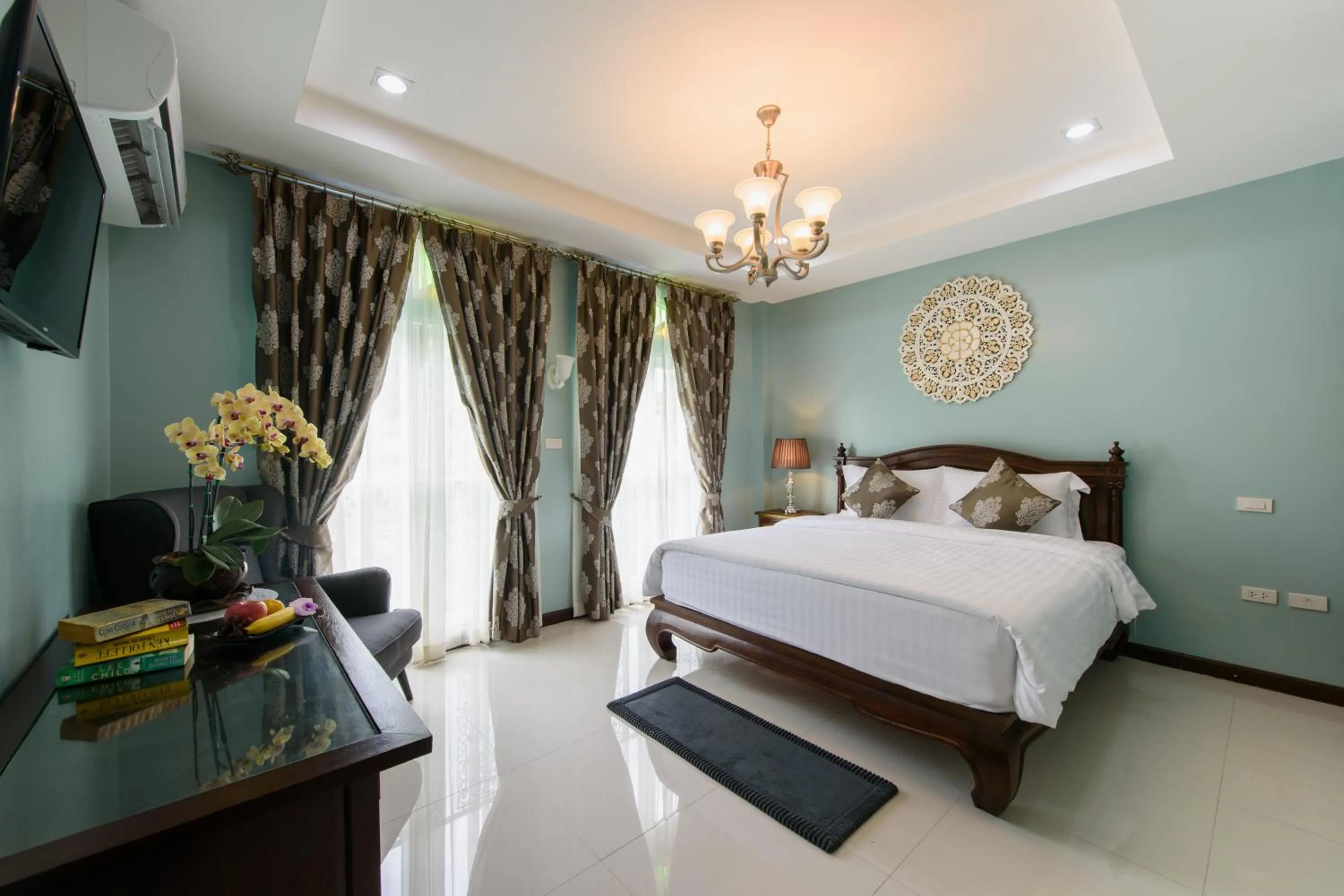 TV and multimedia, Bed in The Velvet Orchid