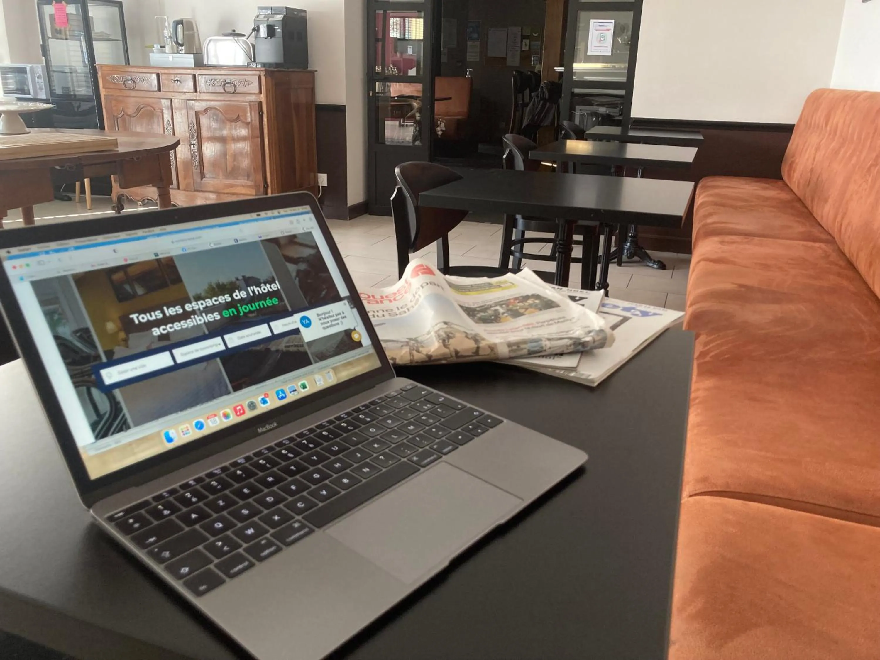 Seating area in Anne De Bretagne