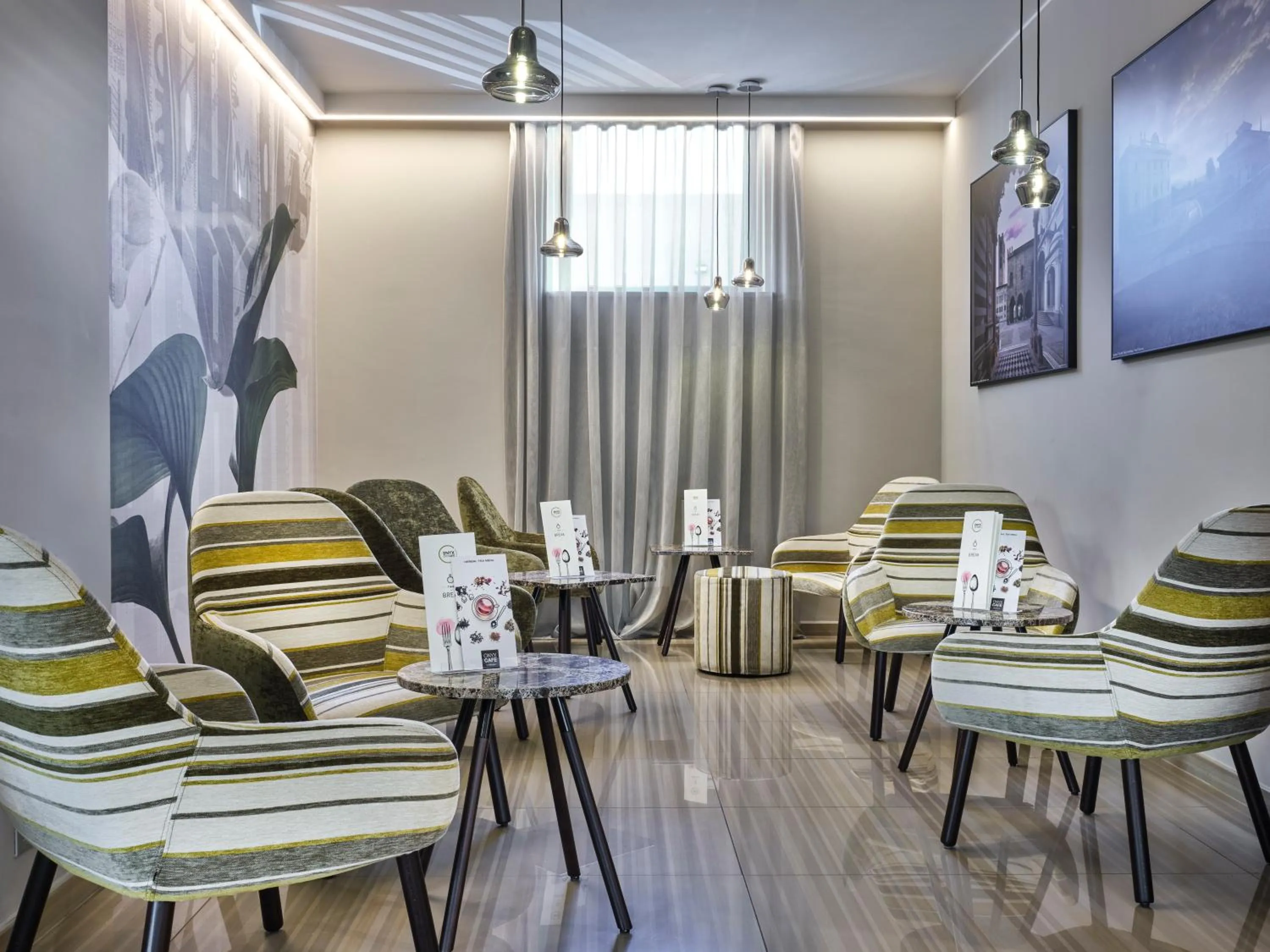 Lounge or bar in Winter Garden Hotel Bergamo Airport