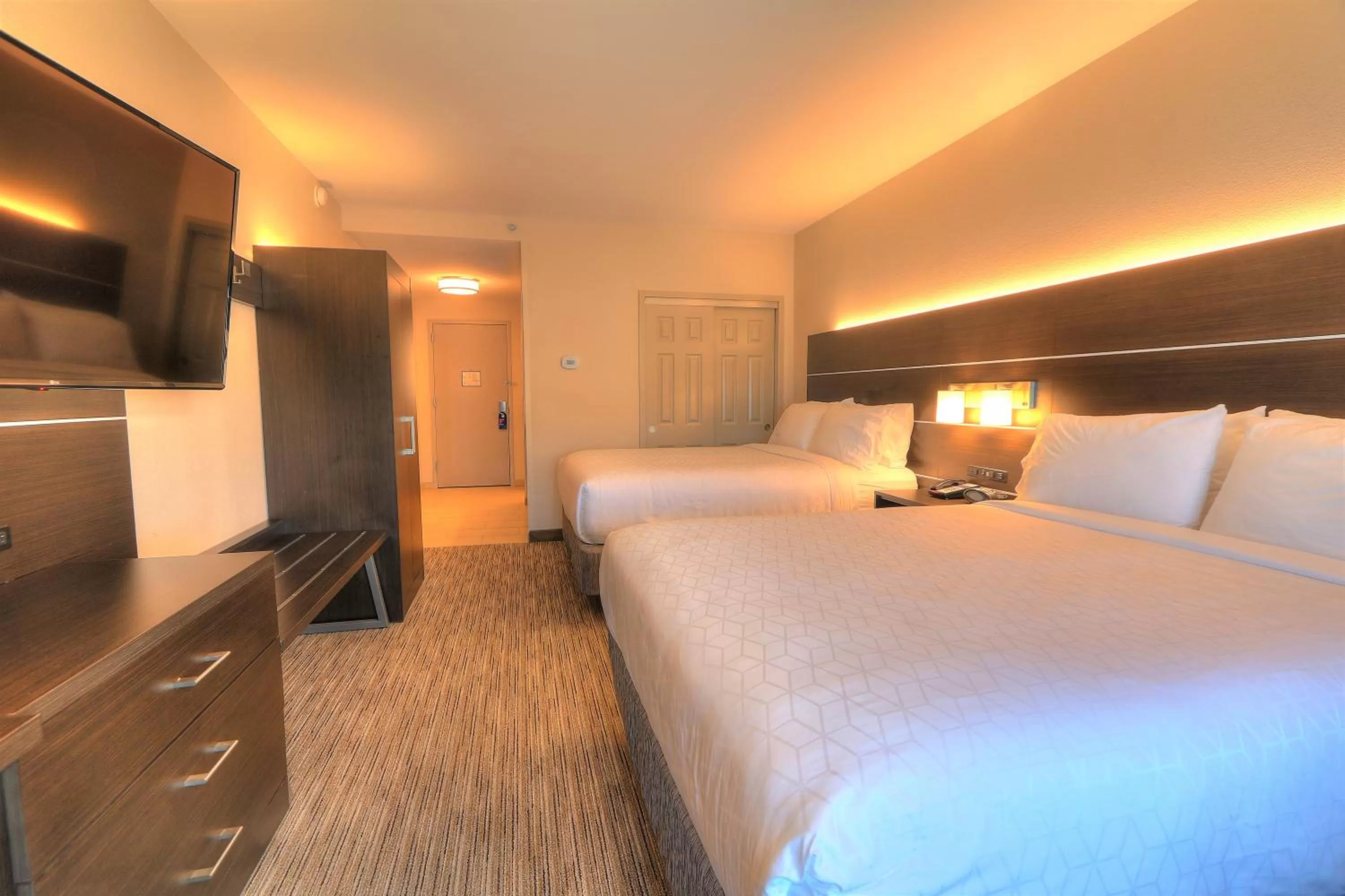 Photo of the whole room, Bed in Holiday Inn Express Hotel & Suites Mobile Saraland by IHG