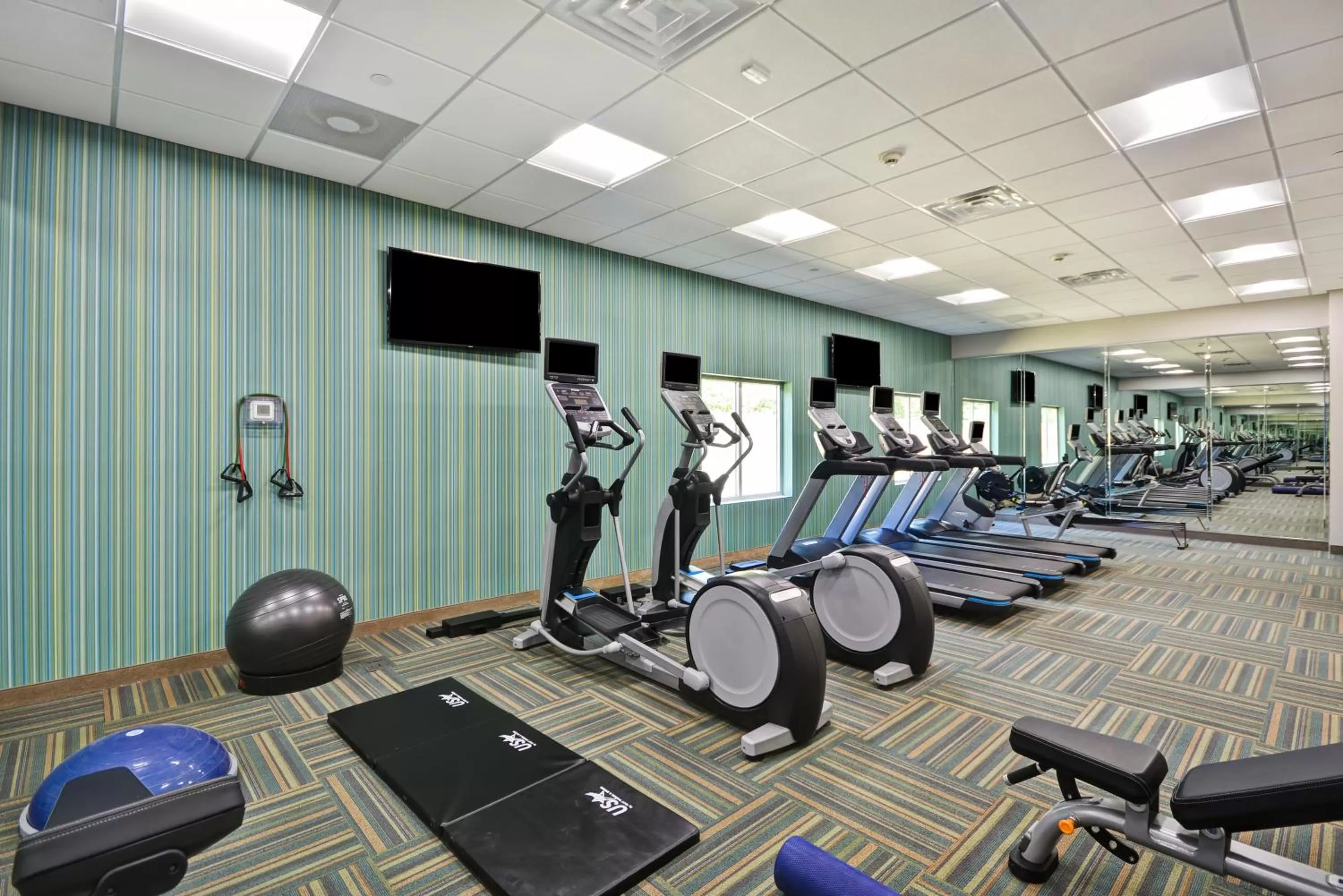 Fitness centre/facilities in Holiday Inn Express & Suites - Houston NASA - Boardwalk Area by IHG
