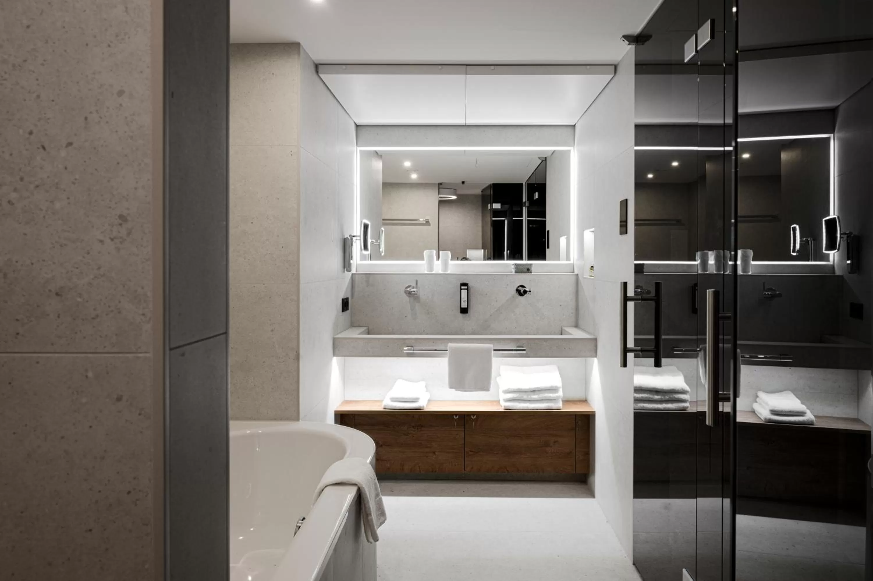 Bathroom in Hotel VierJahreszeiten am Seilersee