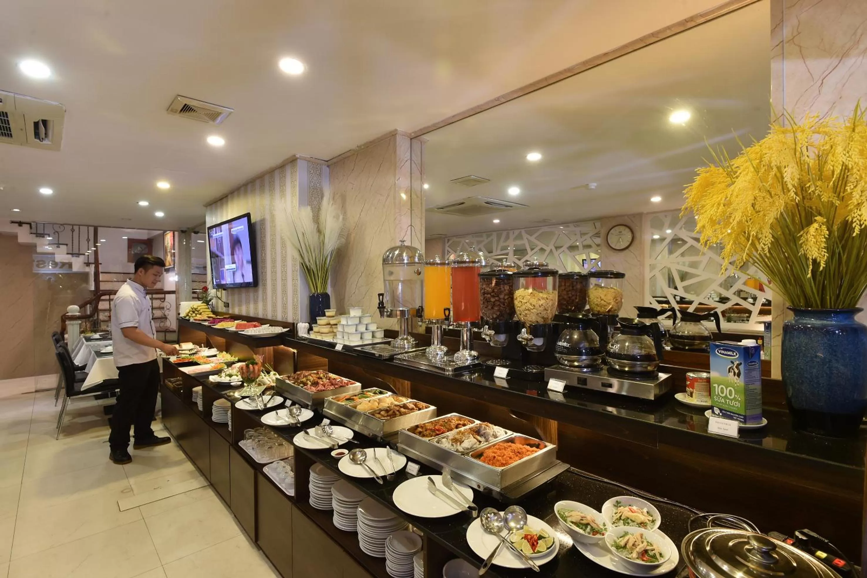 Restaurant/places to eat in Hanoi Eternity Hotel